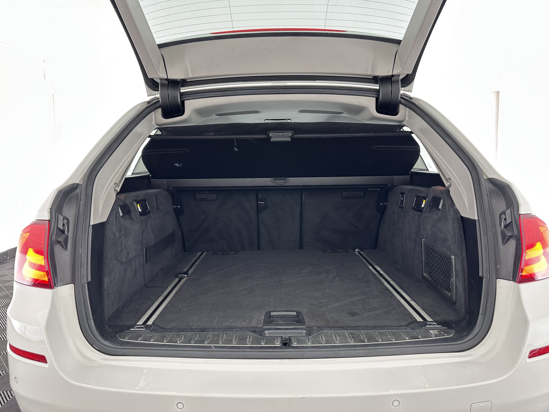 BMW 5-serie Touring 520d Shadow-line *BI-XENON | NAVI-FULLMAP | HEATED-COMFORTSEATS | ECC | KEYLESS | PDC | CRUISE | 18''ALU*