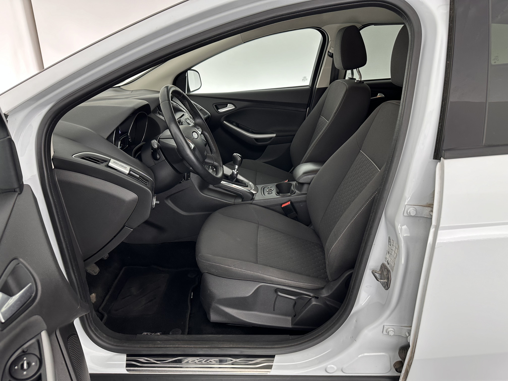 Ford Focus Wagon 1.0 EcoBoost Titanium MOTOR DEFECT !!!*NAVI-FULLMAP | COMFORT-SEATS | ECC | PDC | CRUISE | PARKPILOT | HEATED-SEATS | 16''ALU*