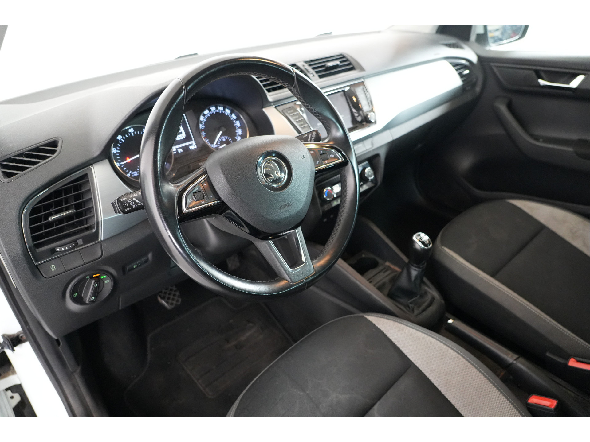 ŠKODA Fabia 1.0 TSI Drive | Navi | Cruise | PDC |