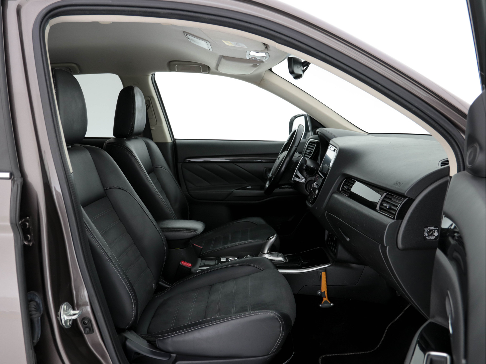 Mitsubishi Outlander 2.0 Plug-in Hybrid AWD (INCL-BTW)  *MICROFIBRE-LEATHER | NAVI-FULLMAP | KEYLESS | DAB | CAMERA | ECC | CRUISE | CARPLAY | PRIVACY-GLASS | TOWBAR | SHIFT-PADDLES | 16"ALU*