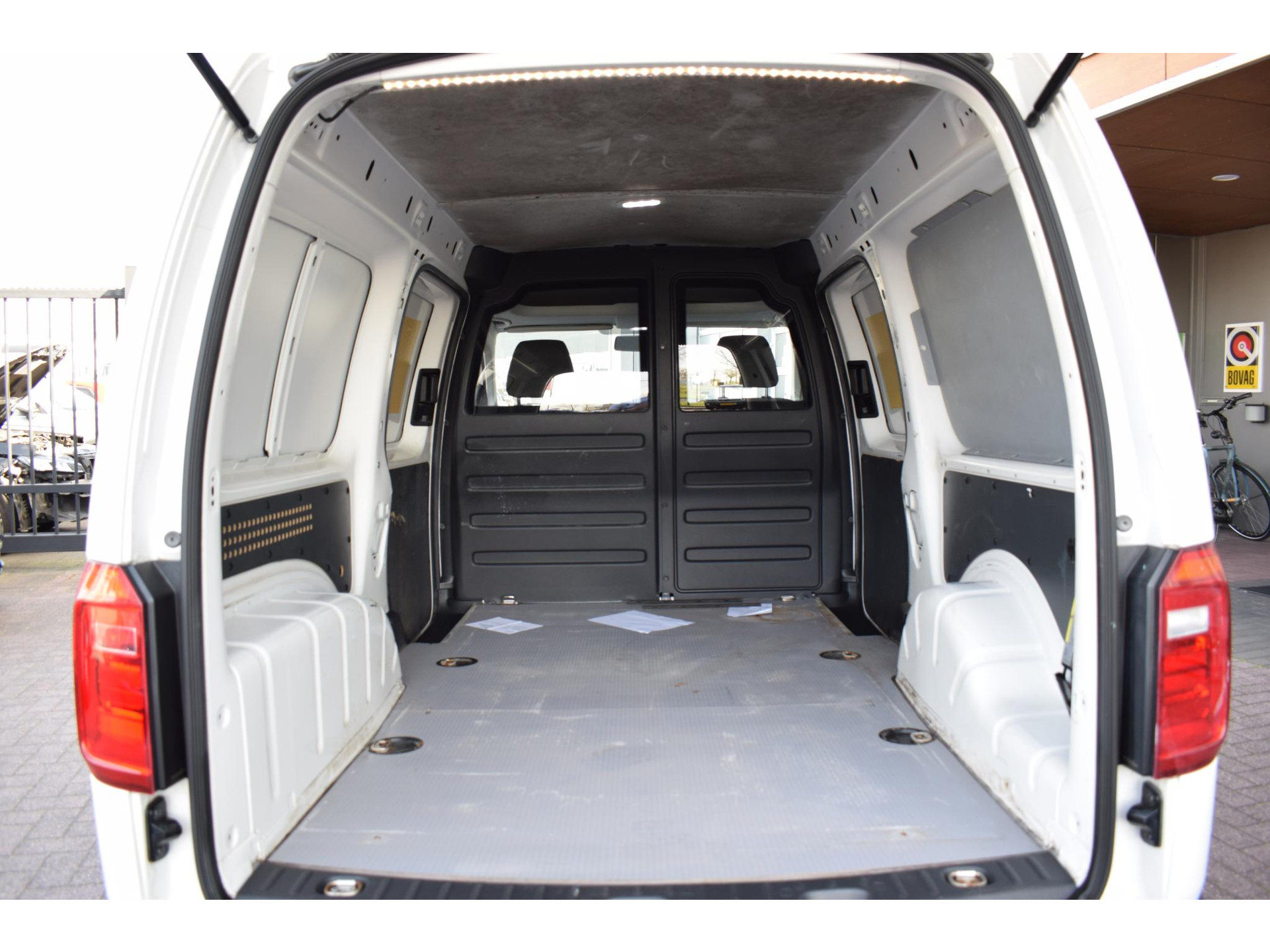 Volkswagen Caddy 2.0 TDI L2H1 BMT Maxi Comfortline | Automaat | Dubbele Schuifdeur | Airco | Zwaailicht