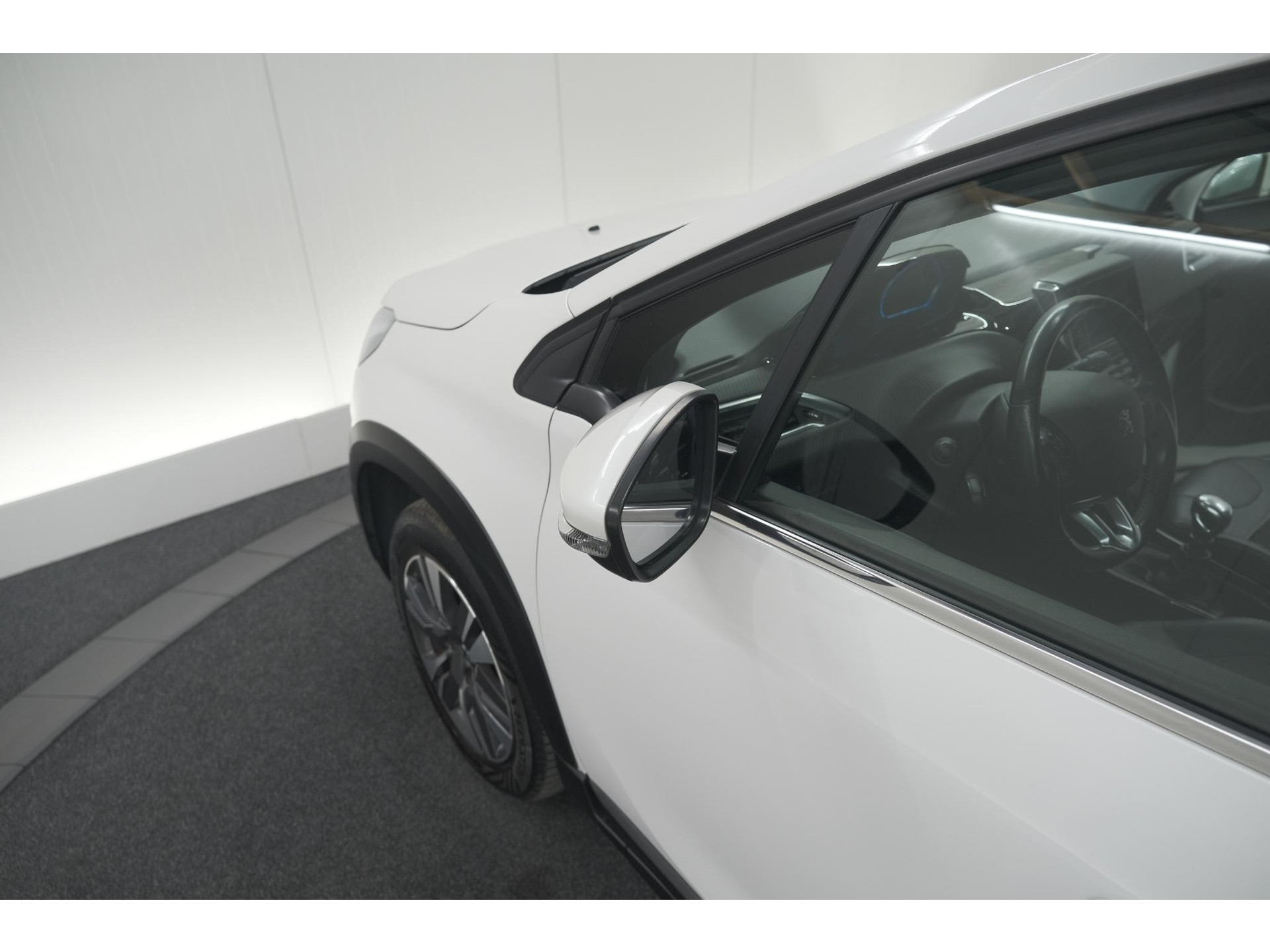 Peugeot 2008 PureTech 130 Allure | Camera | Apple Carplay | Parkeersensoren | Navigatie