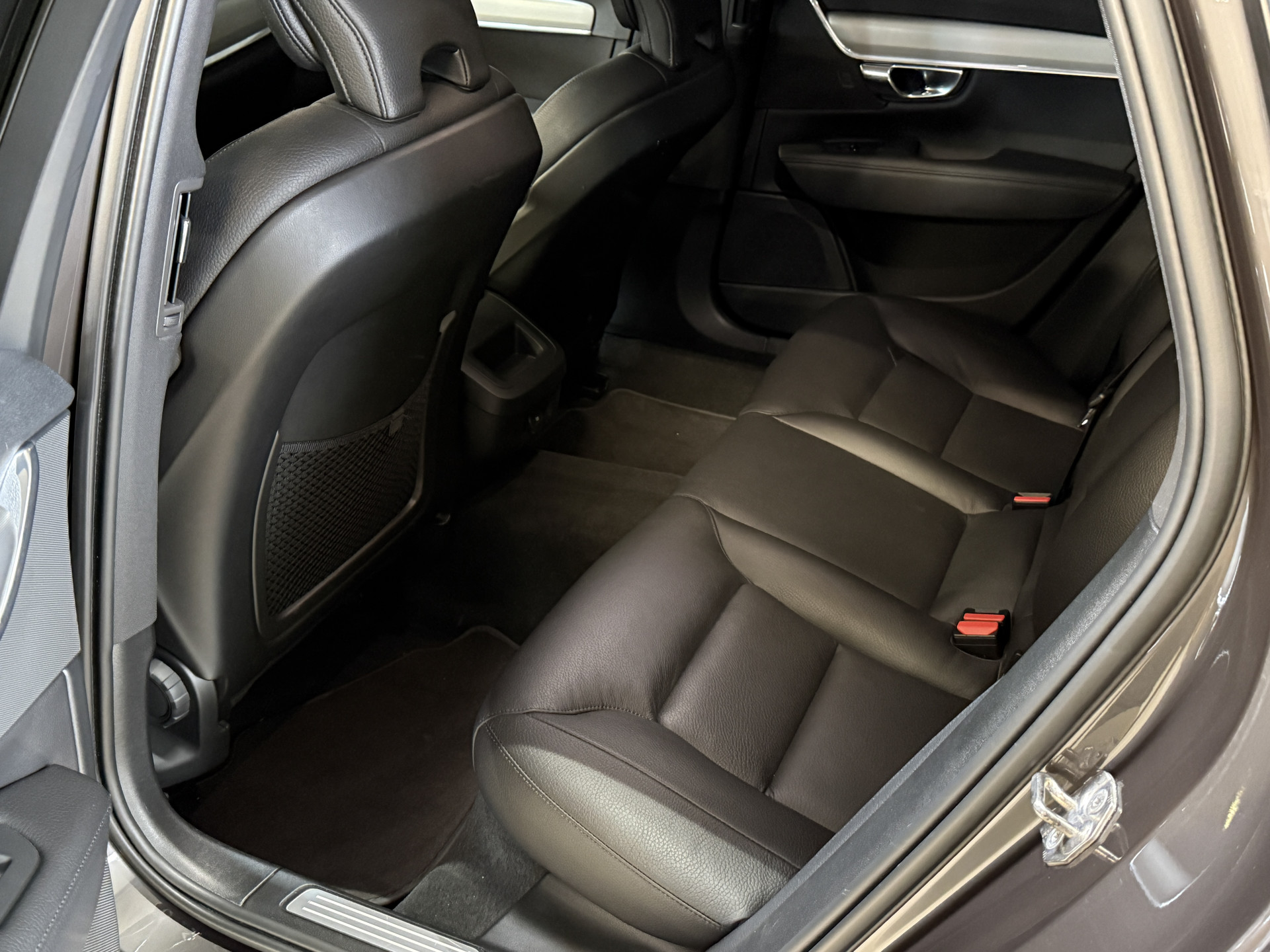 Volvo V90 2.0 B4 Momentum Business | Keyless | Trekhaak | Apple Carplay