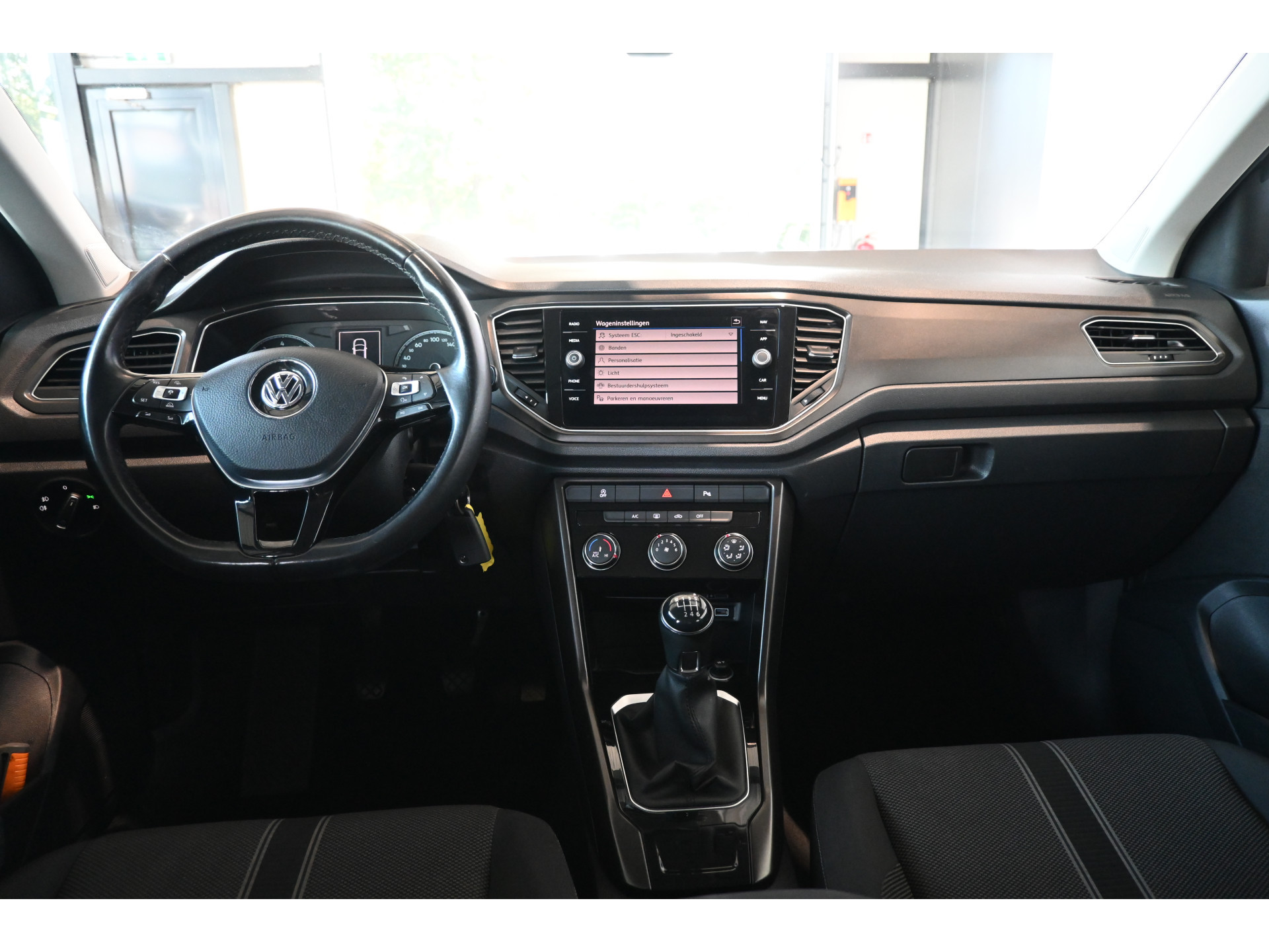 Volkswagen T-Roc 1.0 TSI Style Clima Adaptieve cruise Navigatie PDC Licht metaal Inruil mogelijk
