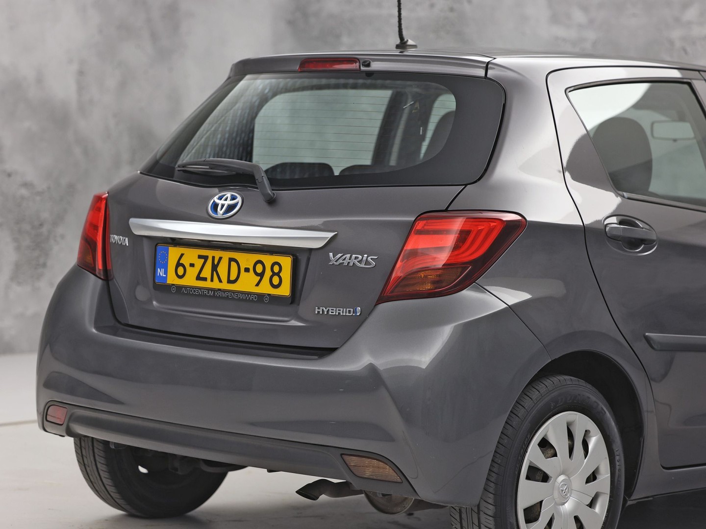 Toyota Yaris 1.5 Hybrid Sport Automaat (NAVIGATIE, CAMERA, CLIMATE, SPORTSTOELEN, CRUISE, ELEK PAKKET, NIEUWSTAAT)