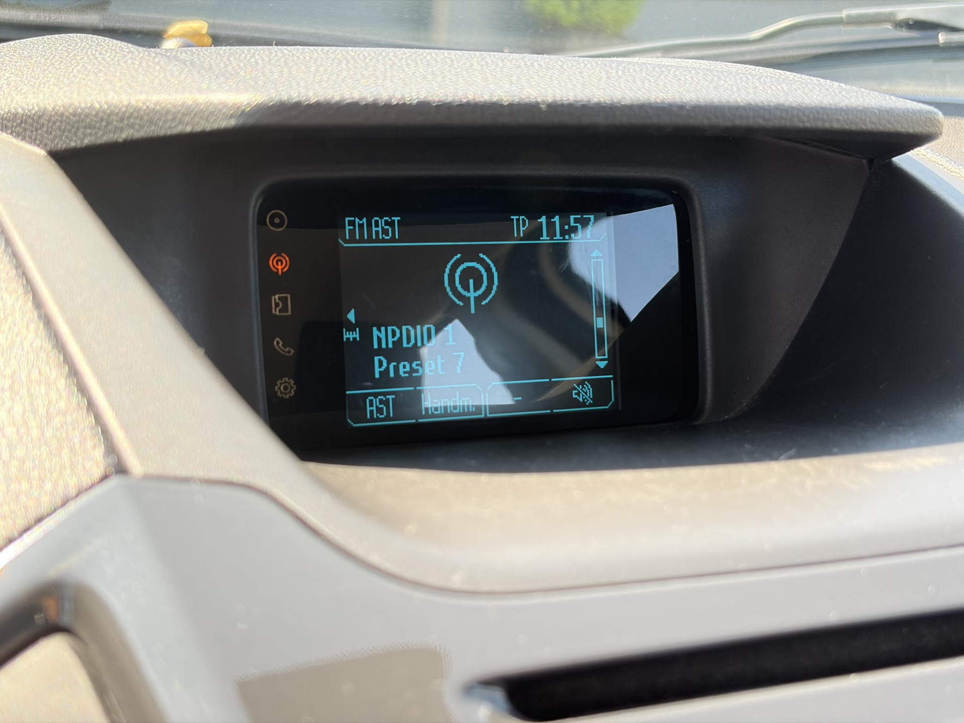 Ford EcoSport 1.0 EcoBoost Titanium Clima,Cruise,Pdc,Lm velgen,125pk,Bluetooth,N.A.P,Apk tot 09-2027