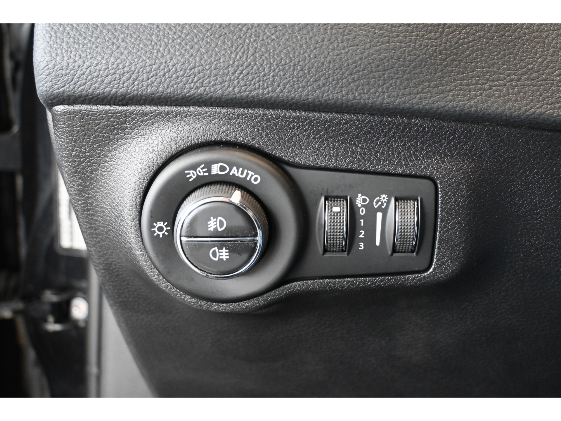 Jeep Compass 1.3T Limited Automaat Nap! Navigatie Cruise PDC Clima Xenon Stoel / Stuurverwarming 1e Eigenaar! Inruil Mogelijk!