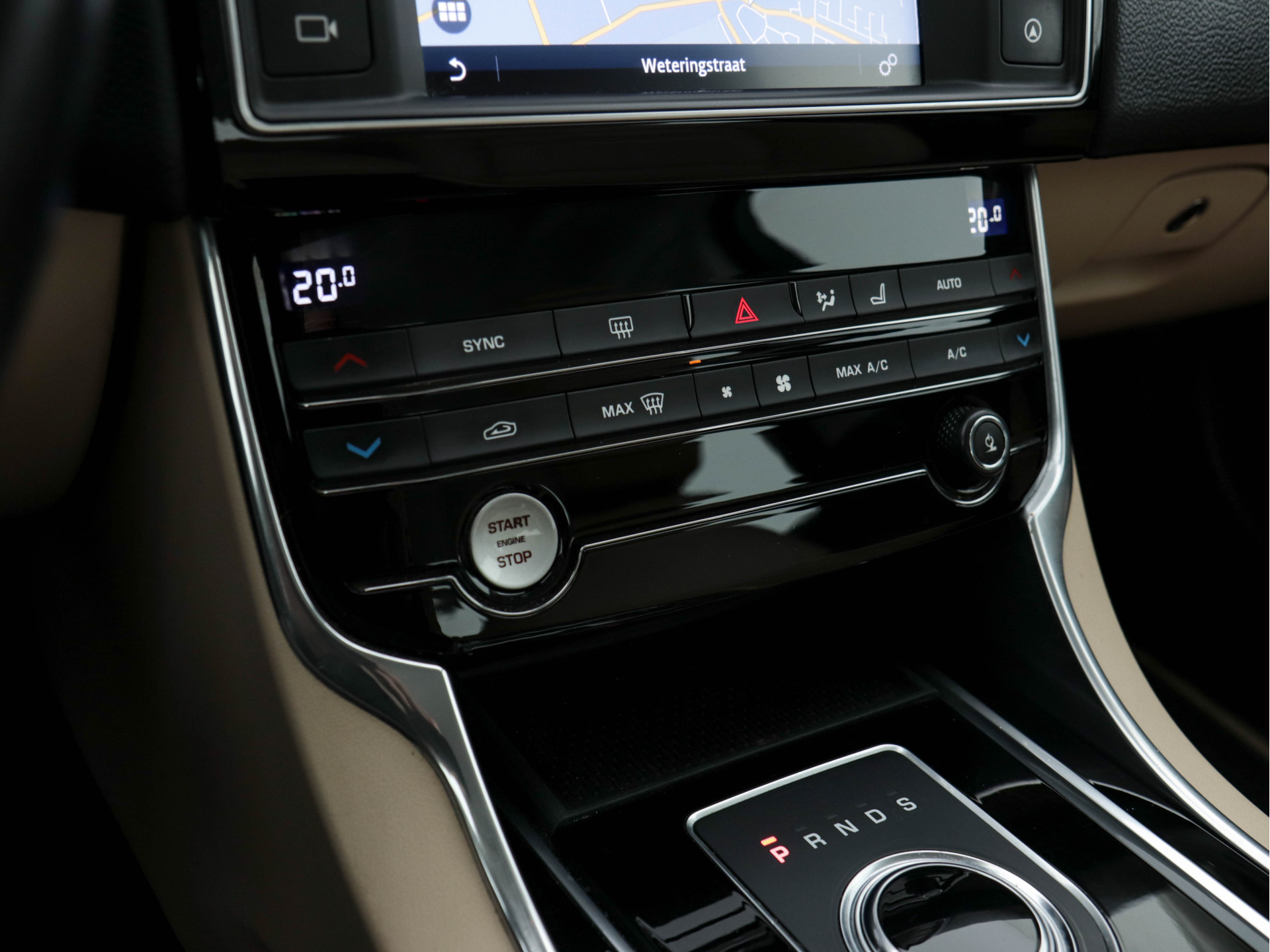 Jaguar XE 2.0 D Portfolio (INCL-BTW) Aut. *LEATHER | NAVI-FULLMAP | BI-XENON | CAMERA | ECC | COMFORT-SEATS | SHIFT-PADDLES | PDC | JAGUAR-AUDIO | CRUISE | LANE-ASSIST | TOWBAR | 18"ALU*