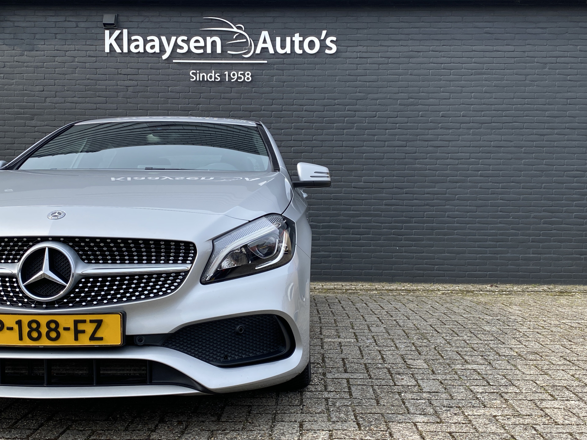 Mercedes-Benz A-klasse 180 Business Solution AMG Edition AUT. | leder/alcantara | 18 inch AMG velgen | navigatie | sportstoelen | sfeerverl.