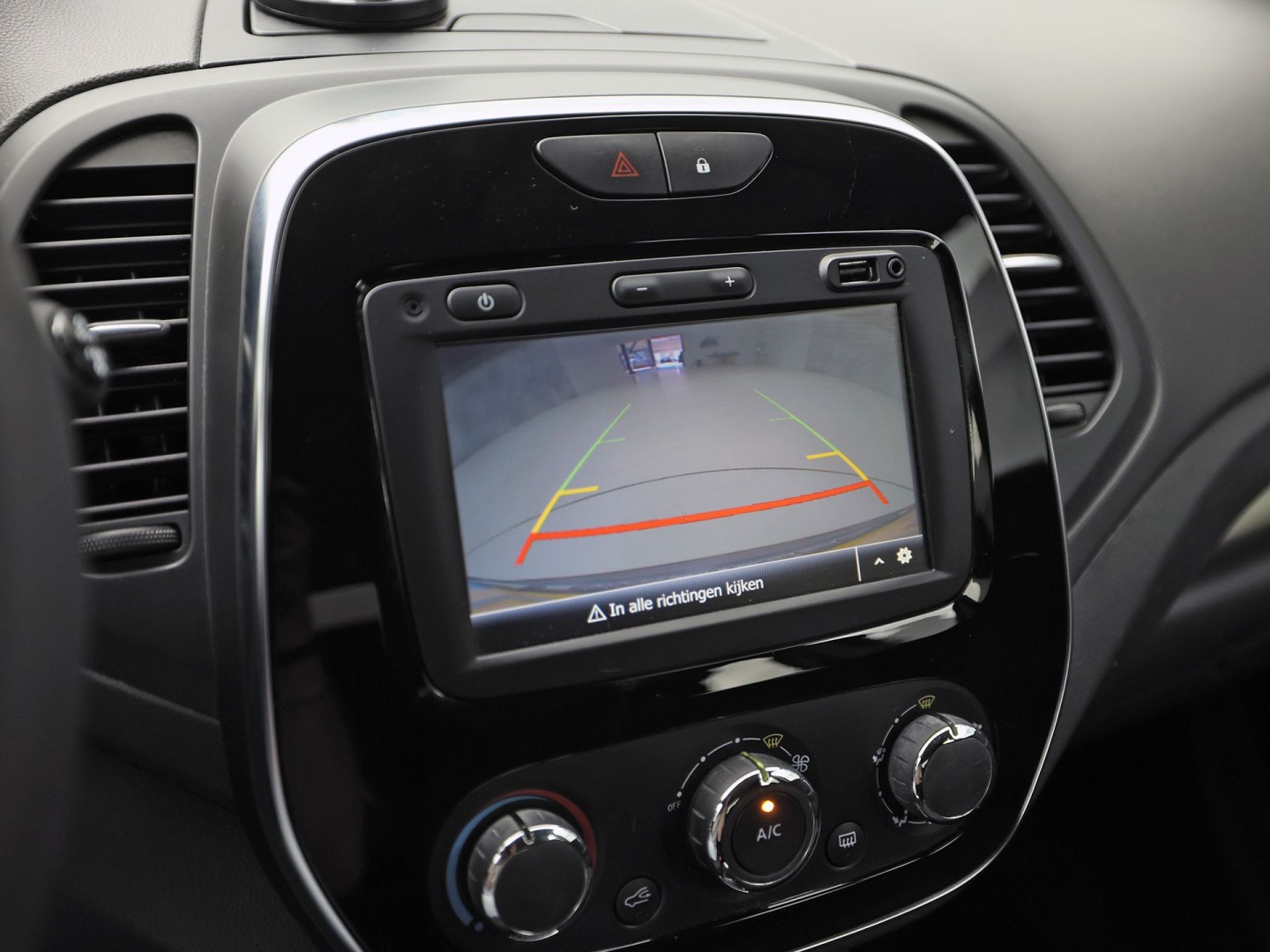 Renault Captur 0.9 TCe Sport (NAVIGATIE, CAMERA, CRUISE, SPORTSTOELEN, GETINT GLAS, LM VELGEN, NIEUWSTAAT)
