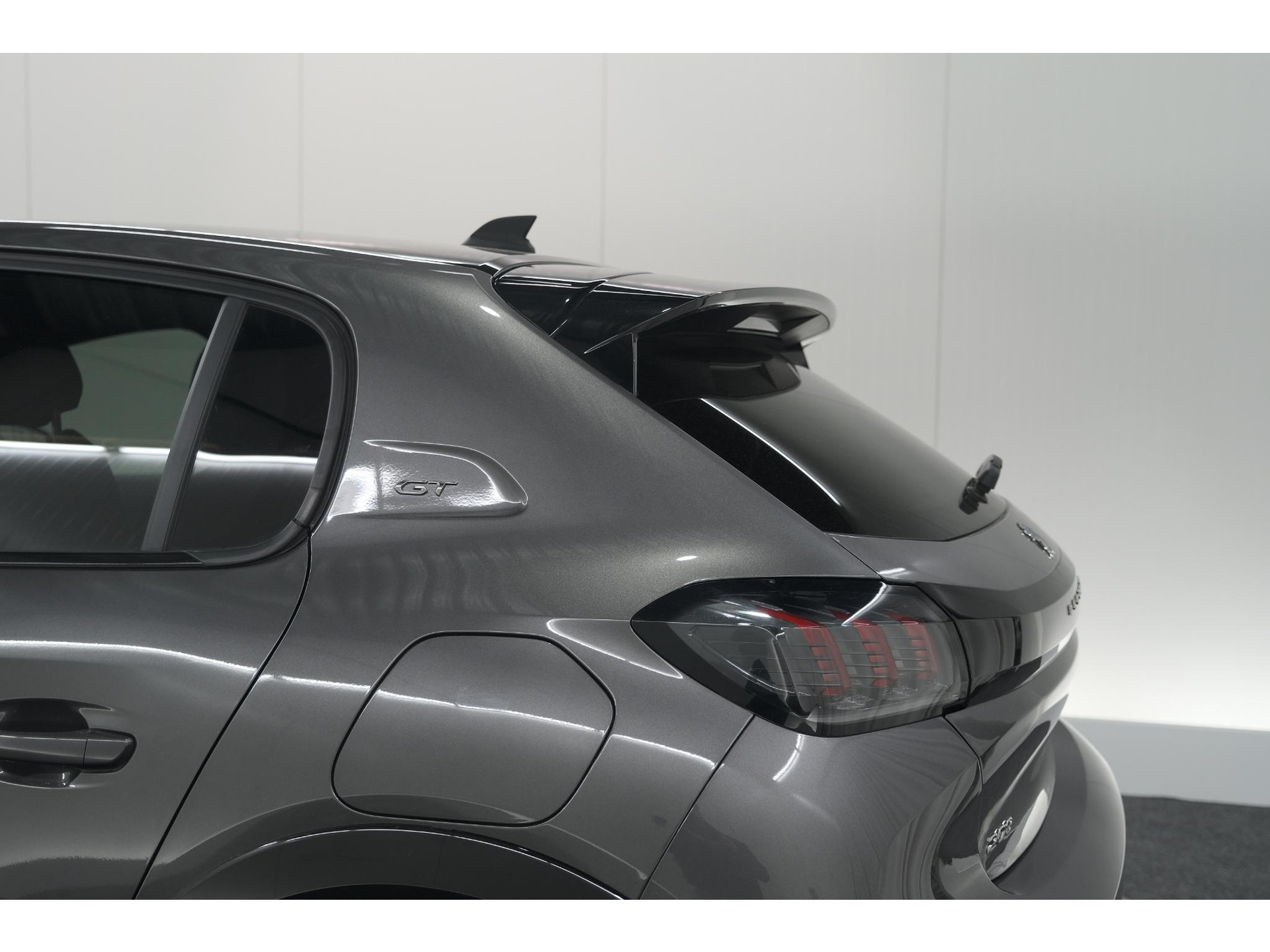 Peugeot 208 PureTech 100 GT | Camera | Adaptieve Cruise Control | Navigatie | Apple Carplay