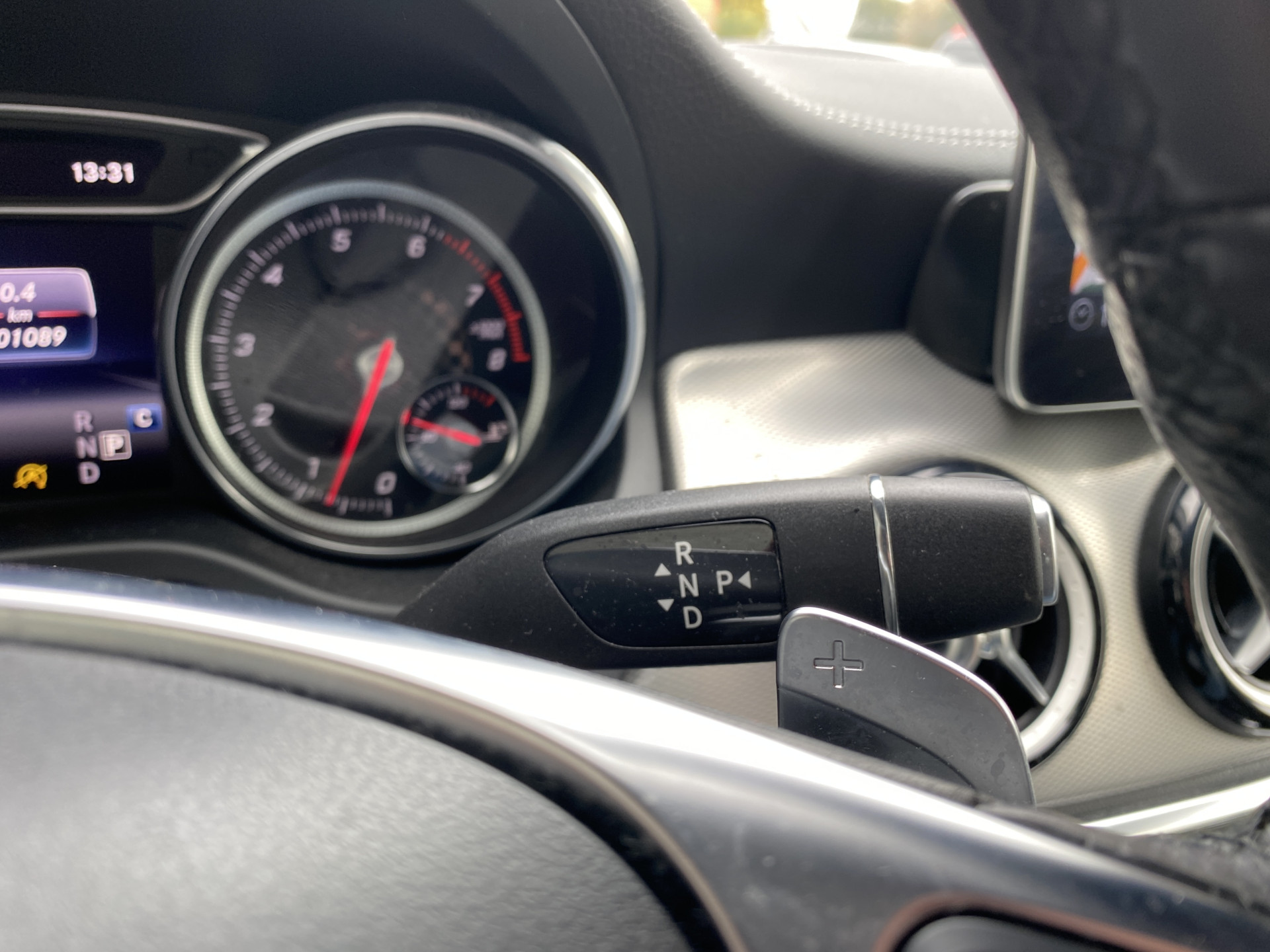 Mercedes-Benz A-klasse 180 Business Solution AMG Edition AUT. | leder/alcantara | 18 inch AMG velgen | navigatie | sportstoelen | sfeerverl.