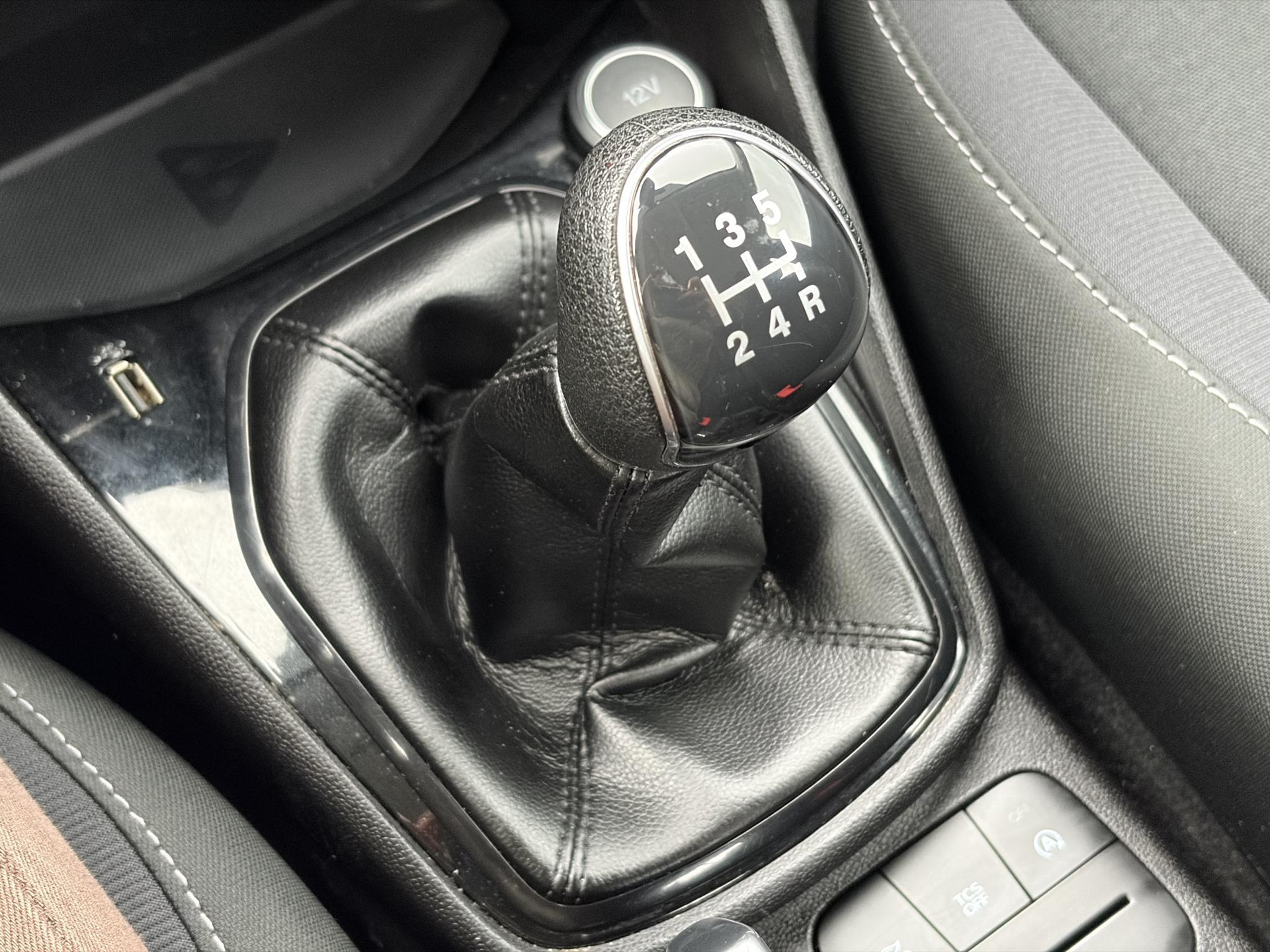 Ford Fiesta 1.1 Trend 2e Eigenaar,Airco,Cruise,5 Deurs,N.A.P,Recent beurt gehad,Rijstrooksensor,Apk tot 06-2027