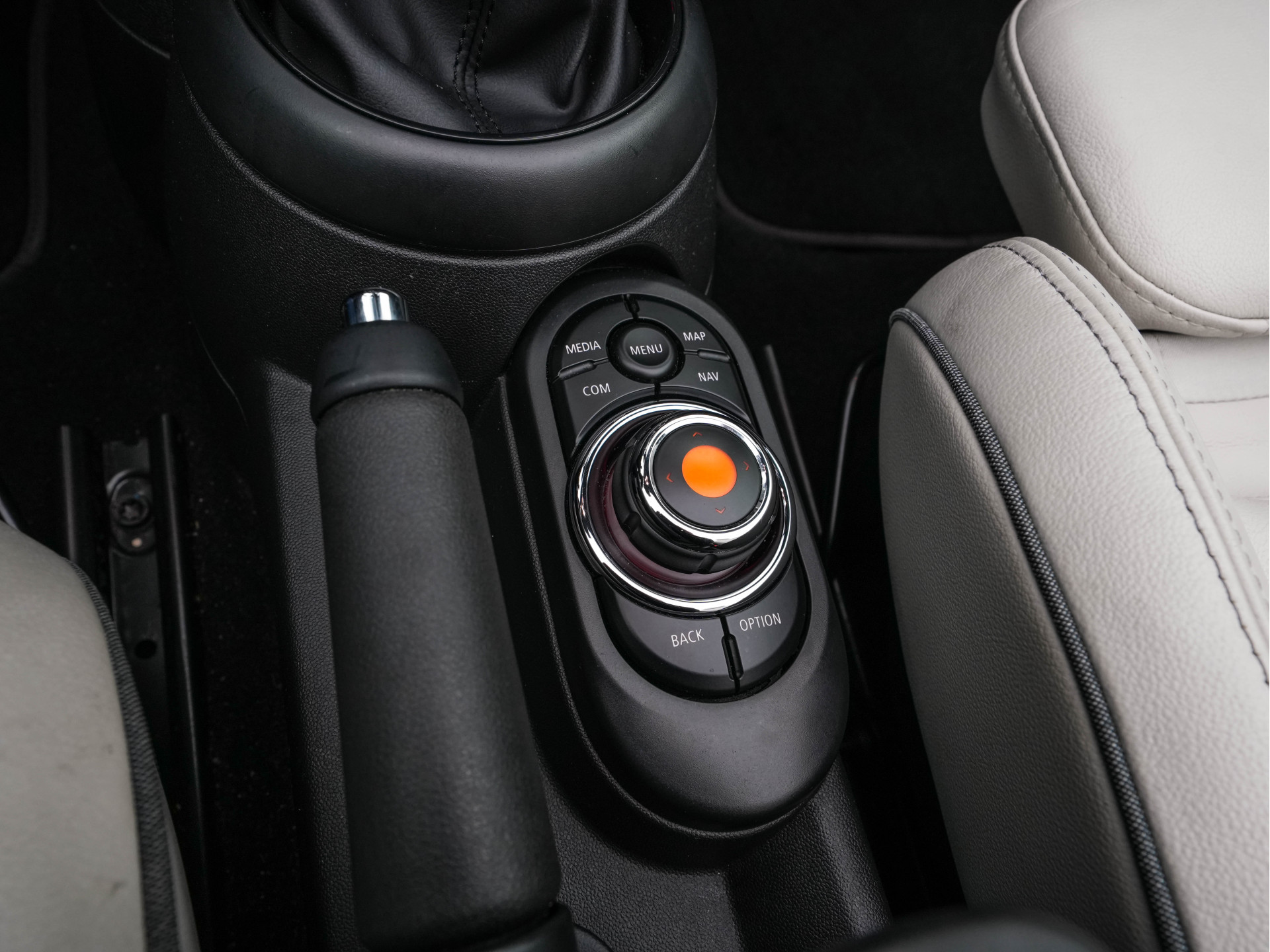 MINI Mini Cabrio 1.5 Cooper Chili *LEATHER | FULL-LED | HEATED-SPORTSEATS | KEYLESS | NAVI-FULLMAP | ECC | PDC | CRUISE | AMBIENT-LIGHT | AIRSCARF | 18''ALU*