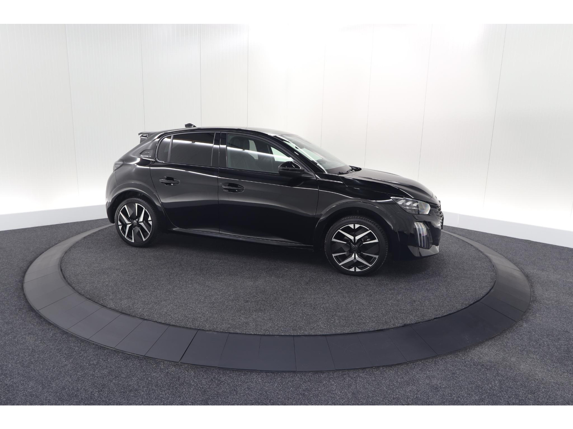 Peugeot 208 Hybrid 136 e-DCS6 GT | 360 Camera | Adaptieve Cruise Control | Dodehoekdetectie | Apple Carplay
