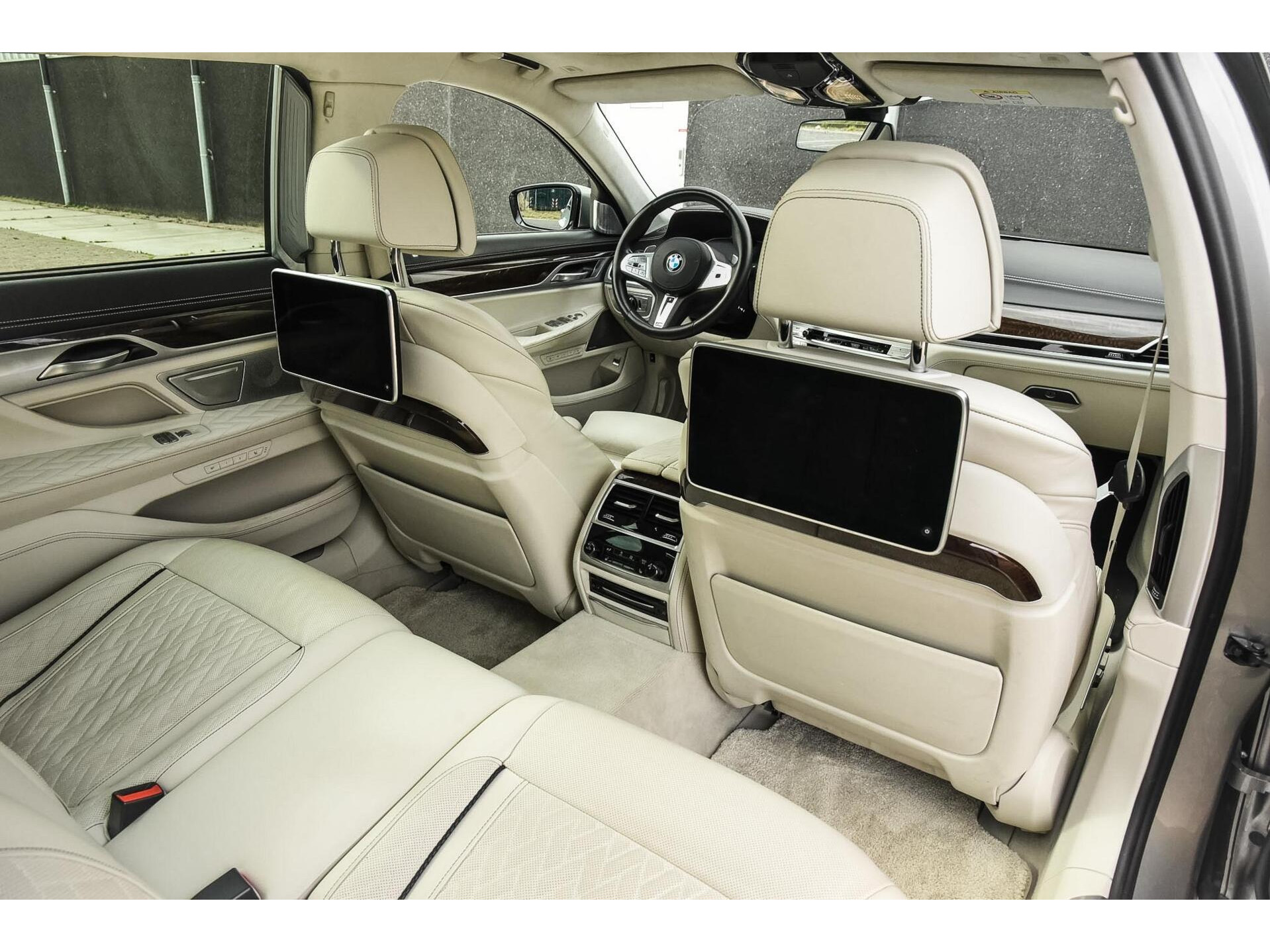 BMW 745Le High Executive | M Sport | Massage | Lounge
