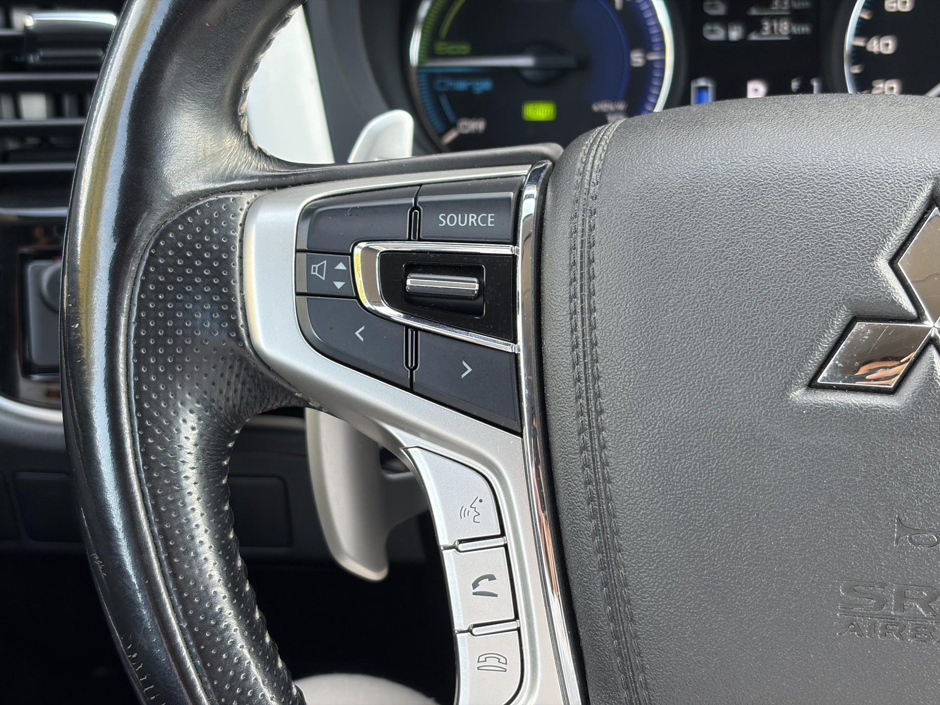 Mitsubishi Outlander 2.4 PHEV Intense ✓1e Eigenaar✓Trakhaak✓SOH 67%✓Carplay✓Camera✓Alcantara-Leder✓Stoelverw-Stoelverkoeling✓Clima✓Cruise✓Pdc V+A✓Keyless✓Net beurt gehad✓18" Lmv✓N.A.P✓Apk tot 10-2027