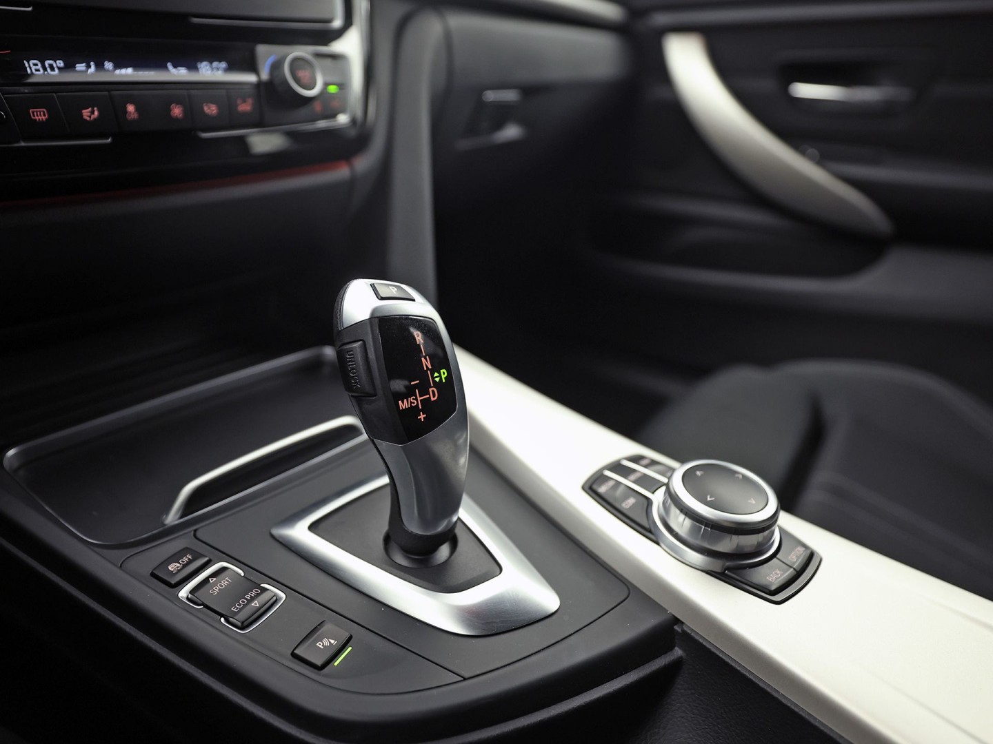 BMW 4-Serie Gran Coupe 418i Executive Sport Black Pack Automaat (NAP, DEALER ONDERHOUDEN, NAVIGATIE, CLIMATE, SPORTSTOELEN, PARKEERSENSOREN, CRUISE, FLIPPERS, NIEUWE APK, NIEUWSTAAT)
