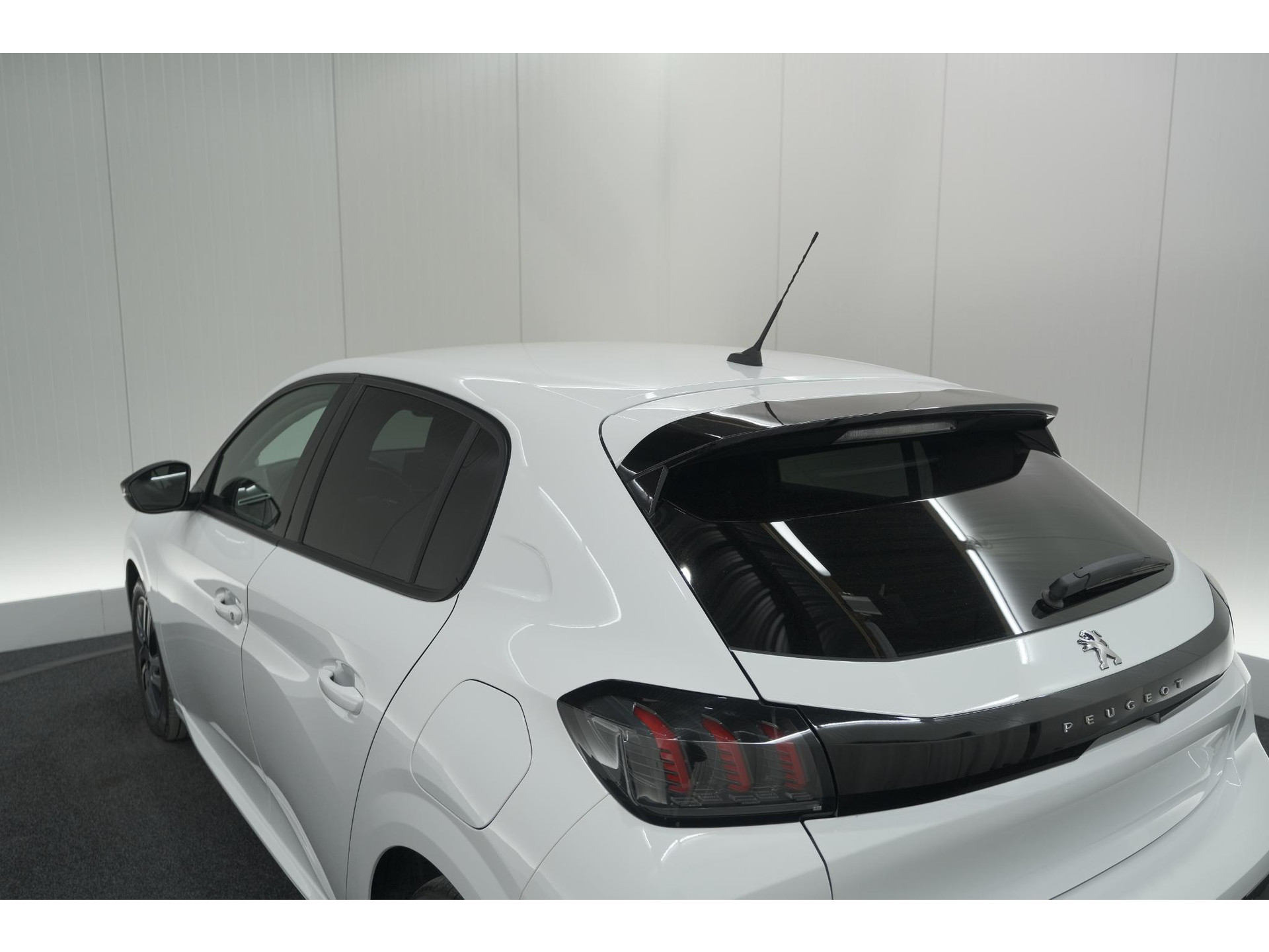 Peugeot 208 PureTech 100 Allure Pack | Camera | Apple Carplay | Stoelverwarming | Parkeersensoren