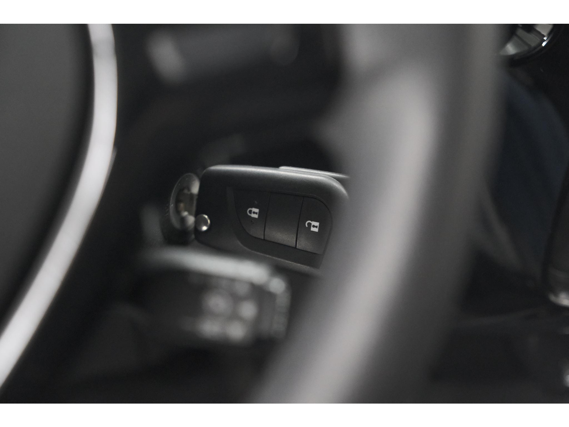 Peugeot 108 1.0 e-VTi Allure TOP! | Elektrisch Vouwdak | Camera | Navigatie | Climate Control
