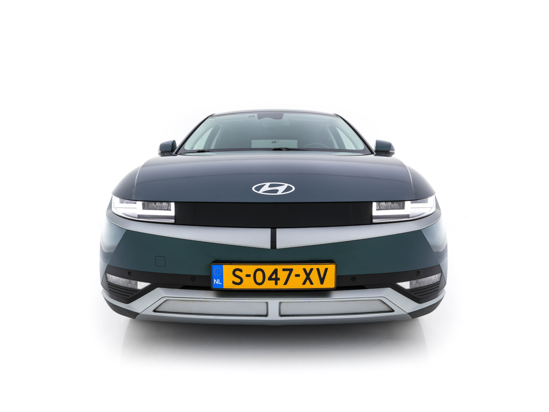 Hyundai IONIQ 5 Connect+ AWD 77.4 kWh [3-FASE]  { SOH-92% } (INCL-BTW) Aut.* HEATPUMP | LEATHER | BOSE-AUDIO | FULL-LED | DIGI-COCKPIT | AMBIENT-LIGHT | DAB | SHIFT-PADDLES | HEAD-UP | NAVI-FULLMAP | KEYLESS | CAMERA | HEATED-COMFORTSEATS | ...