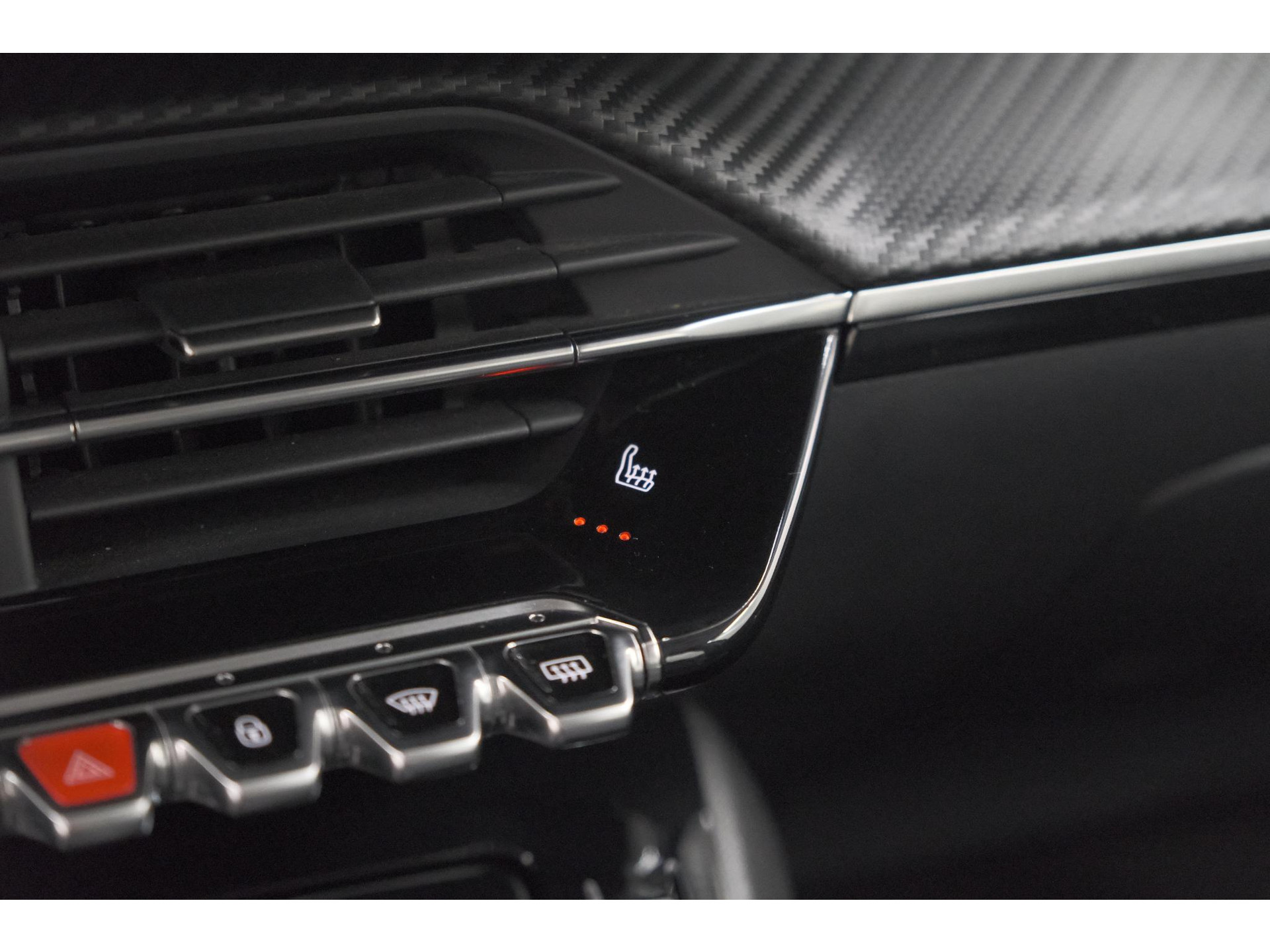 Peugeot 2008 PureTech 130 Allure | Camera | Stoelverwarming | Apple Carplay | Parkeersensoren voor + Achter