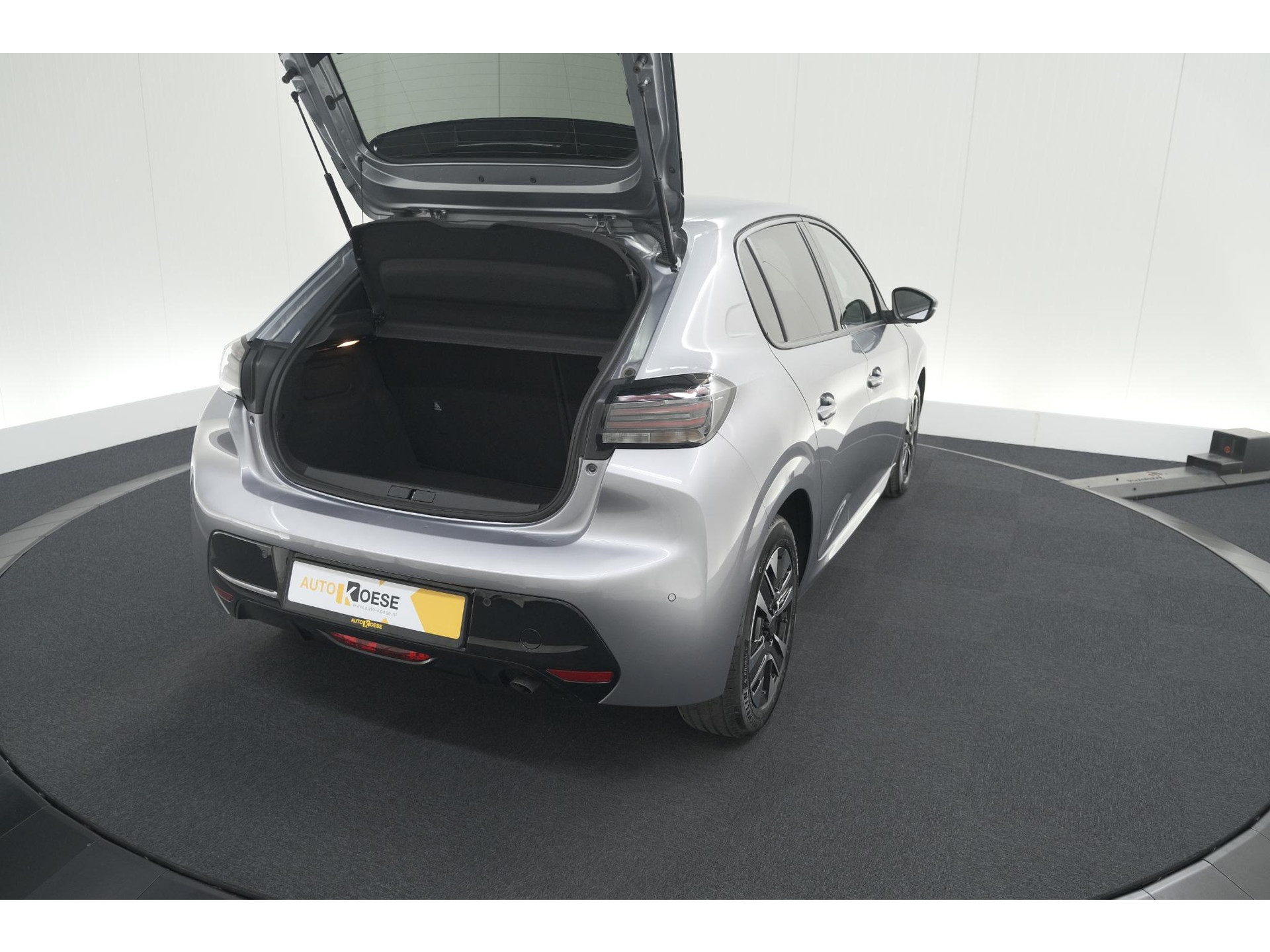 Peugeot 208 PureTech 100 Allure | Apple Carplay | Parkeersensoren | Climate Control