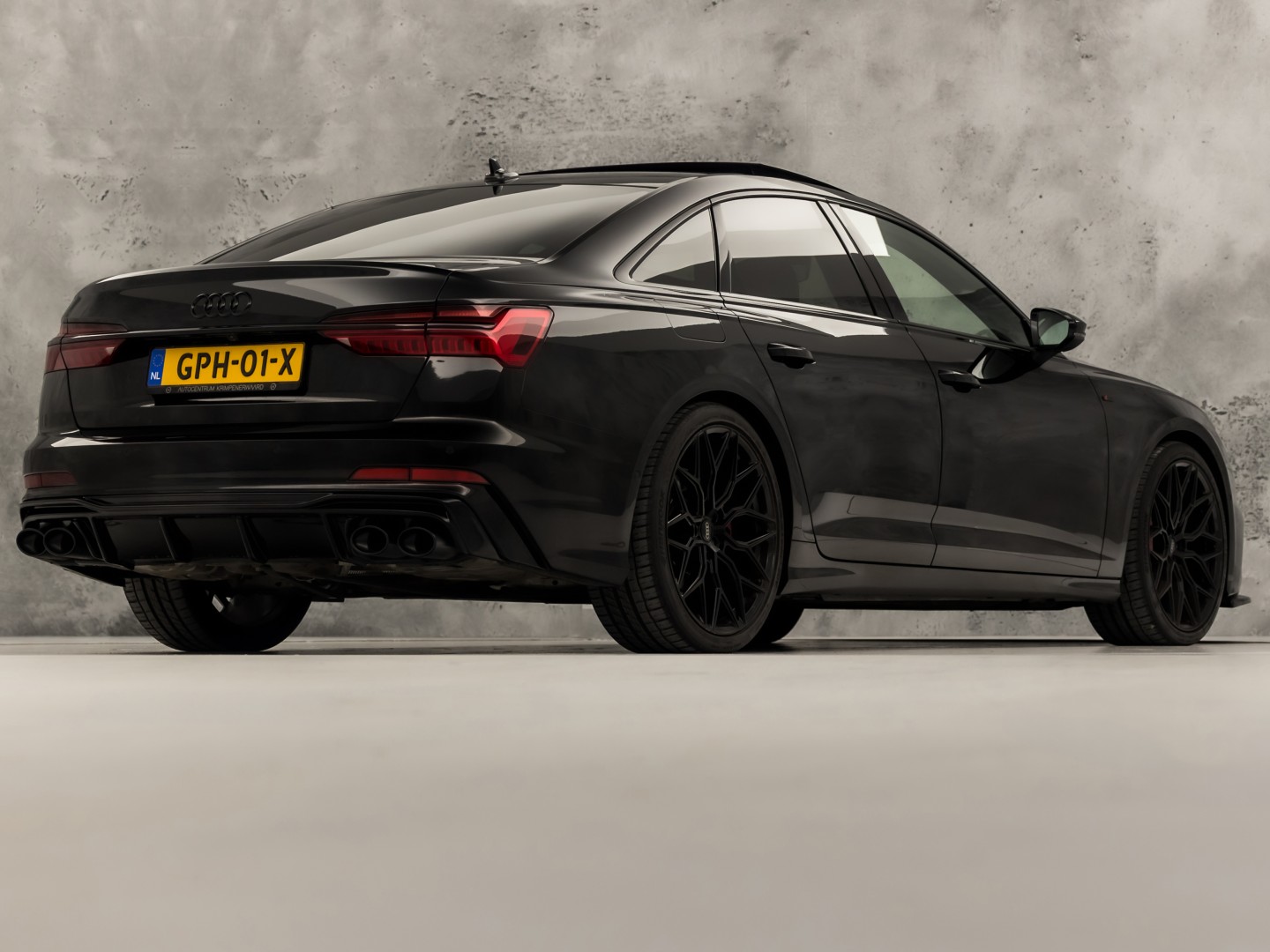 Audi A6 55 TFSI e Quattro S-Line Competition 367Pk Automaat (PANORAMADAK, CARBON PACK, BANG&OLUFSEN, APPLE CARPLAY, CAMERA, MEMORY SEATS, GETINT GLAS, HEAD-UP DISPLAY, ADAPTIVE CRUISE, SFEERVERLICHTING, NIEUWSTAAT)