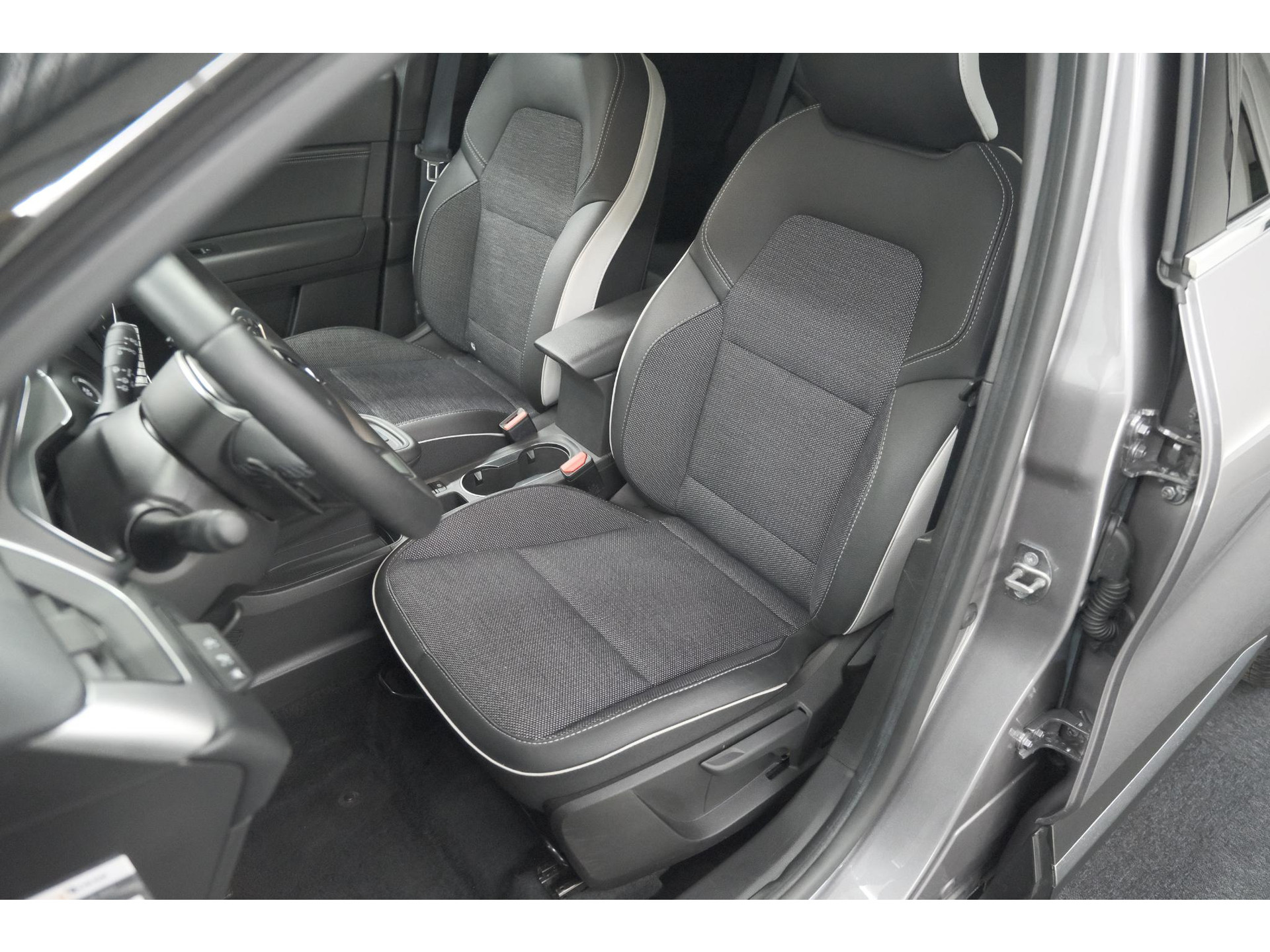 Renault Captur Mild Hybrid 140 EDC Techno | 360 Camera | Groot scherm | Stoelverwarming | Parkeersensoren | Allseason banden