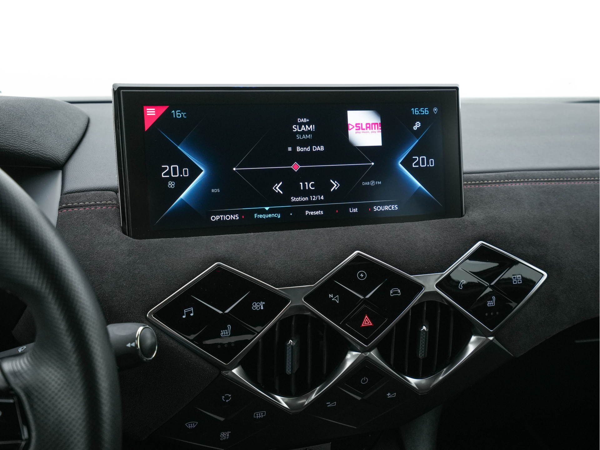 DS 3 Crossback E-Tense Performance Line+ 50 kWh [ 3-Fase ] {SOH-90%} (INCL-BTW) *LEATHER-FABRIC | MATRIX-LED | ADAPTIVE-CRUISE | DIGI-COCKPIT | HEATED-SPORTSEATS | CAMERA | KEYLESS | NAVI-FULLMAP | DAB+ | ECC | PDC | PRIVACY-GLASS | 18''ALU*