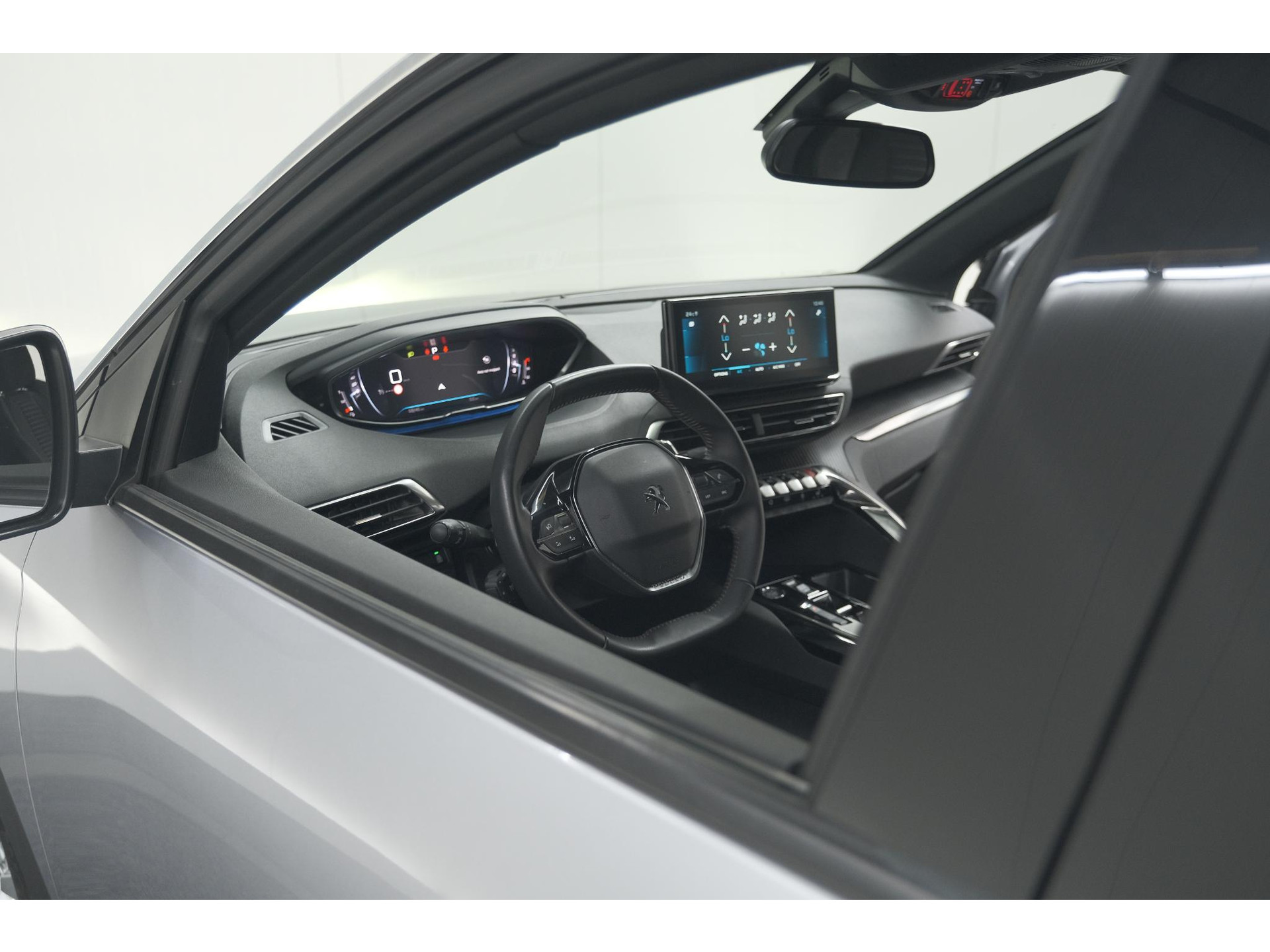 Peugeot 5008 PureTech 130 EAT8 Active Pack | 7 Zitplaatsen | Camera | Apple Carplay | Parkeersensoren