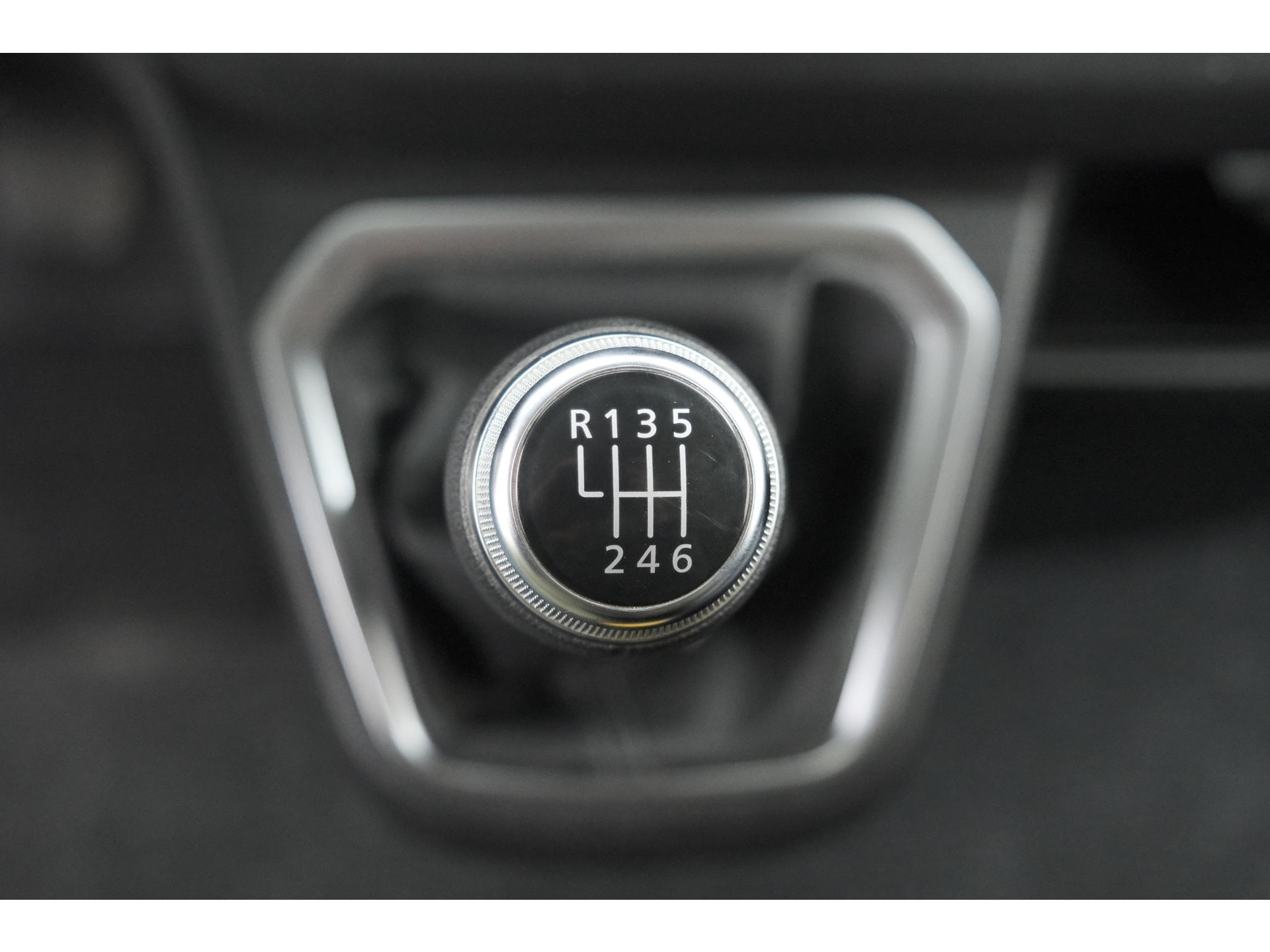 Renault Trafic 2.0 dCi 110 T30 L2H1 Work Edition | Trekhaak | Camera | Navigatie | Sidebars | Betimmering Laadruimte