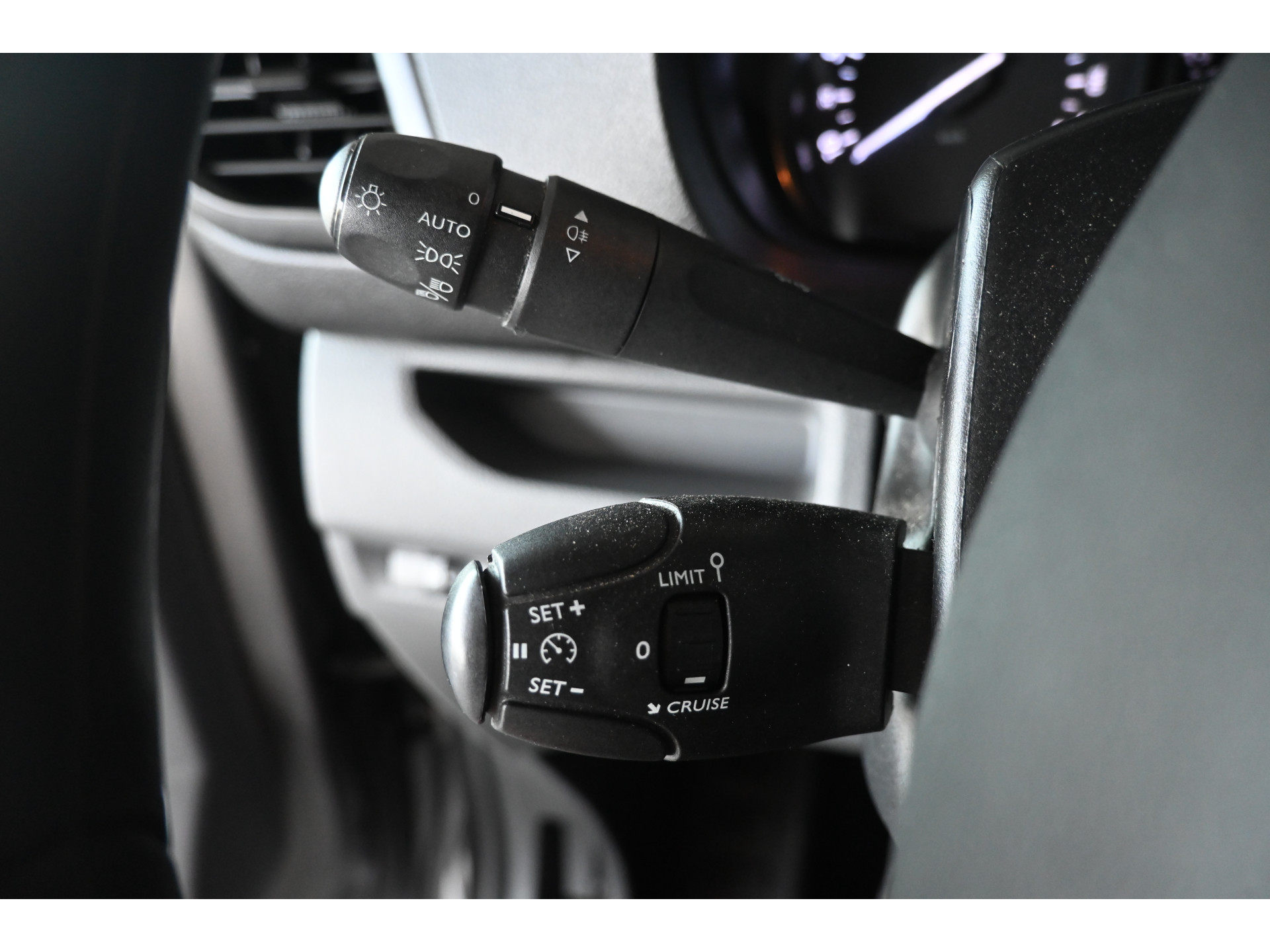 Opel Vivaro 1.5 CDTI L3H1 Edition 6 Persoons Airco Navigatie Trekhaak Cruise Control Rijklaarprijs! Inruil Mogelijk!