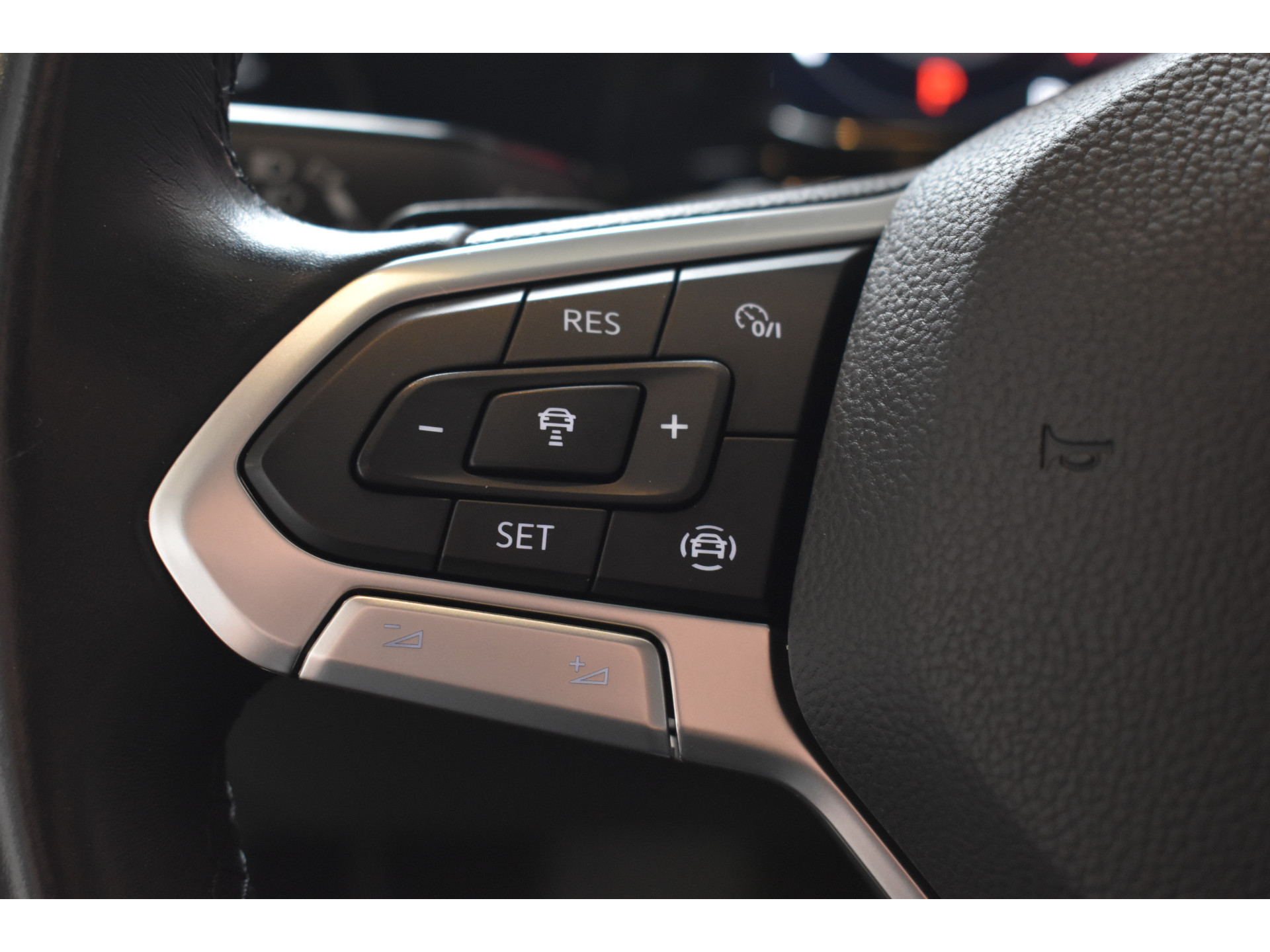 Volkswagen Golf 1.0 eTSI Life Business Automaat Navigatie/CarPlay