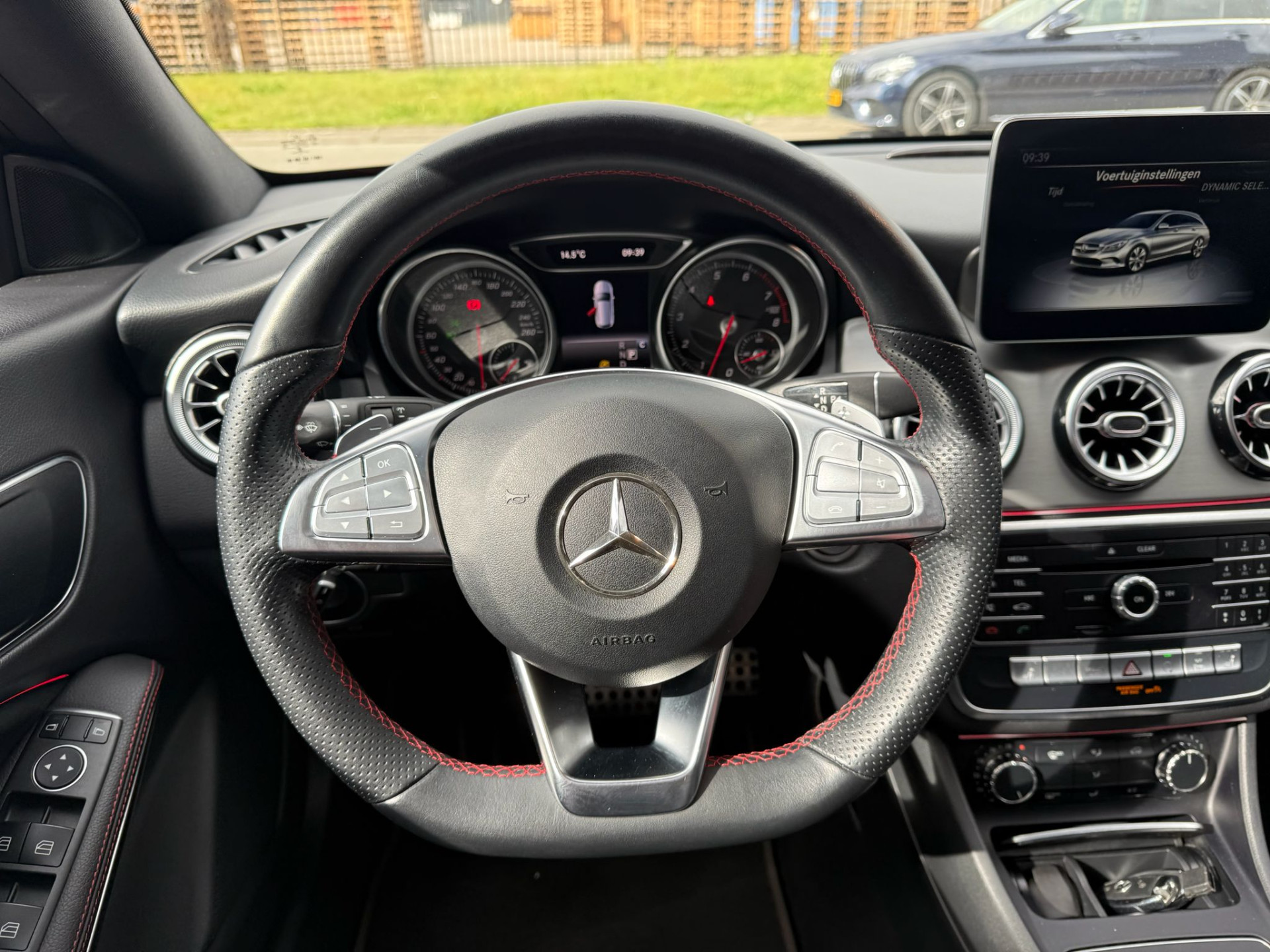 Mercedes-Benz CLA-klasse Shooting Brake 180 | 3/6/12MND GARANTIE| NAVI | PANO DAK | NAVI | CAMERA |