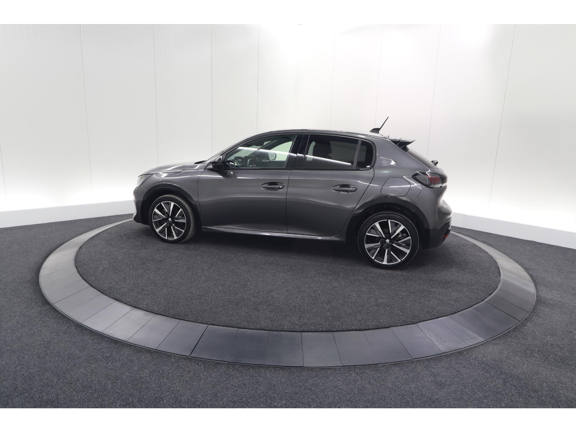 Peugeot 208 PureTech 100 GT | Camera | Adaptieve Cruise Control | Navigatie | Apple Carplay