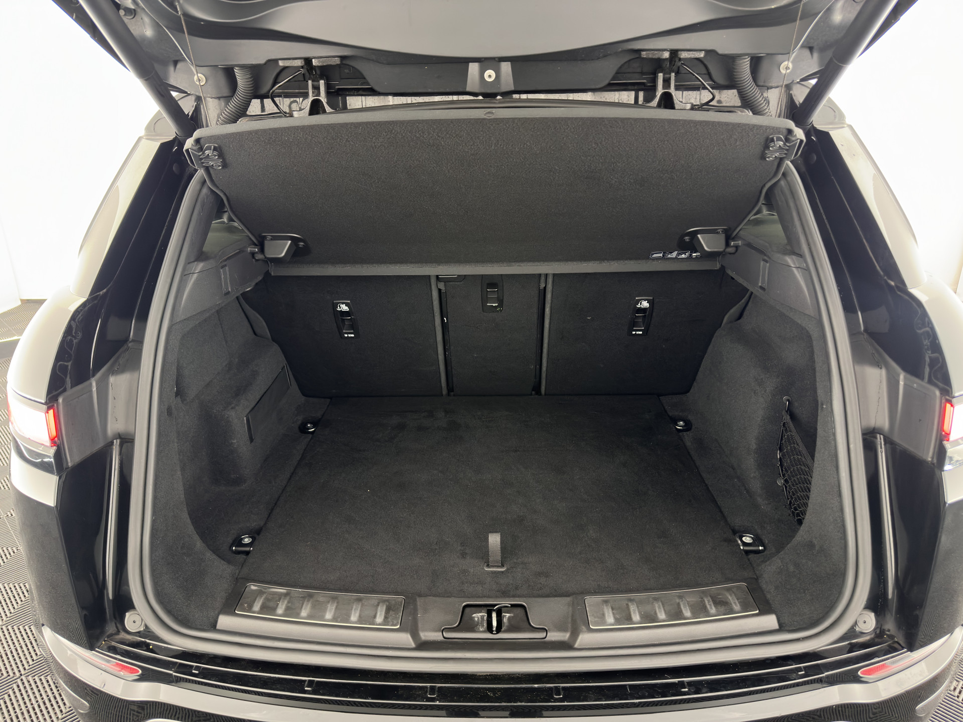 Land Rover Range Rover Evoque 2.0 D150 R-Dynamic *PANO | LEATHER | FULL-LED | NAVI-FULLMAP | CAMERA | KEYLESS | ECC | TOPVIEW | CARPLAY | HEATED-COMFORTSEATS | PDC | CRUISE | PRIVACY-GLASS | 20''ALU*