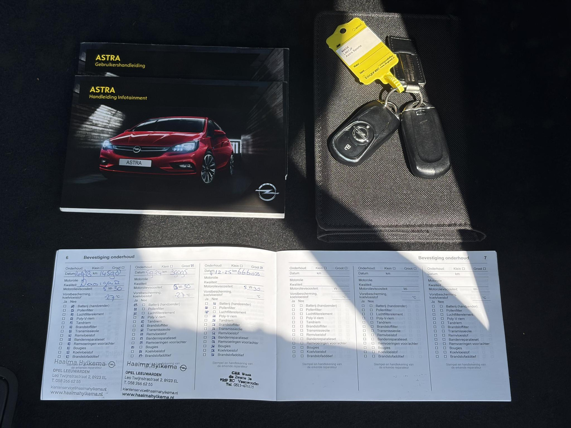 Opel Astra Sports Tourer 1.2 Ultimate 146pk,Afn Trekhaak,Camera,Keyless,Carplay,6 Bak,Stoelverw,Lm velgen,Alcantara-Leder,Dealer Onderhouden,Clima,Cruise,Dodehoek,Rijstrooksensor,N.A.P,Pdc V+A,Apk tot 07-2028