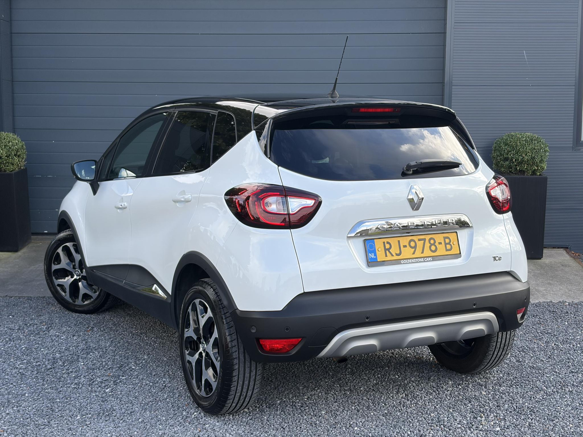Renault Captur 0.9 TCe Intens ✓1e Eigenaar✓Camera ✓Keyless✓Airco✓Cruise✓Dealer Onderhouden✓LED koplampen✓Dodehoeksensor✓17'' Lm velgen✓Pdc V+A✓N.A.P✓Bj 12-2017✓Apk tot 01-2027