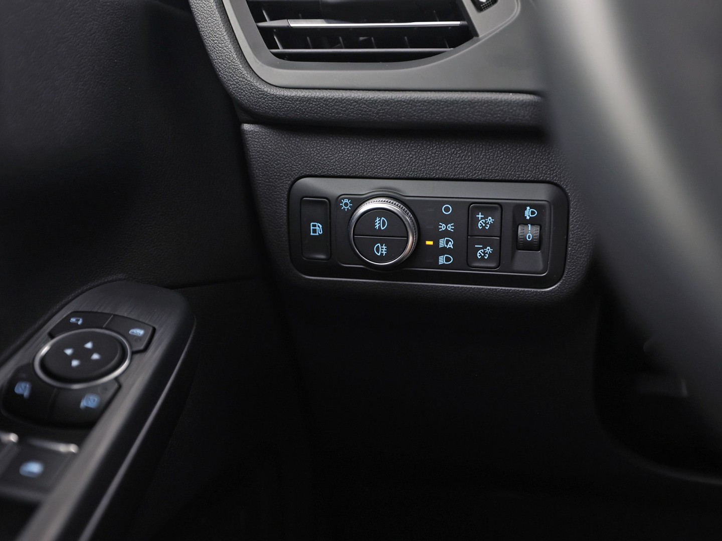 Ford Kuga 2.5 PHEV Titanium X 225Pk Automaat (SOH 87,6%, VIRTUAL COCKPIT, APPLE CARPLAY, STUUR/STOELVERWARMING, KEYLESS, SPORTSTOELEN, CAMERA, TREKHAAK, NIEUWSTAAT)