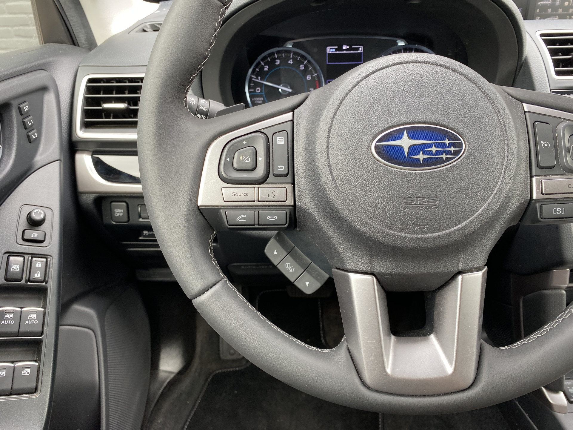 Subaru Forester 2.0 AWD Premium 150 pk AUT. | 1e eigenaar | dealer onderhouden | navigatie | leder interieur | panoramadak | keyless