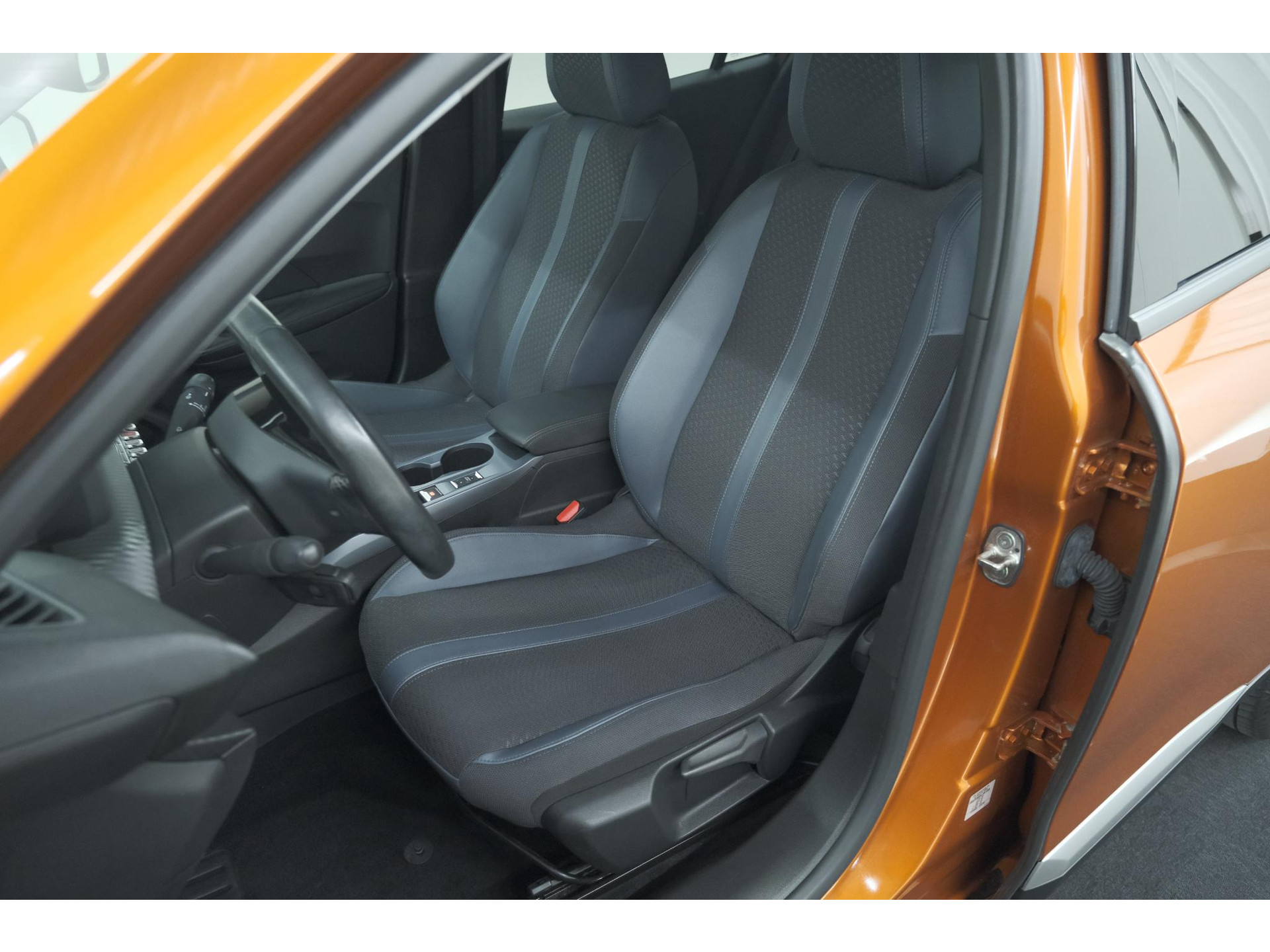 Peugeot 2008 PureTech 130 Allure Pack | Trekhaak | Adaptieve Cruise Control | Camera | Stoelverwarming