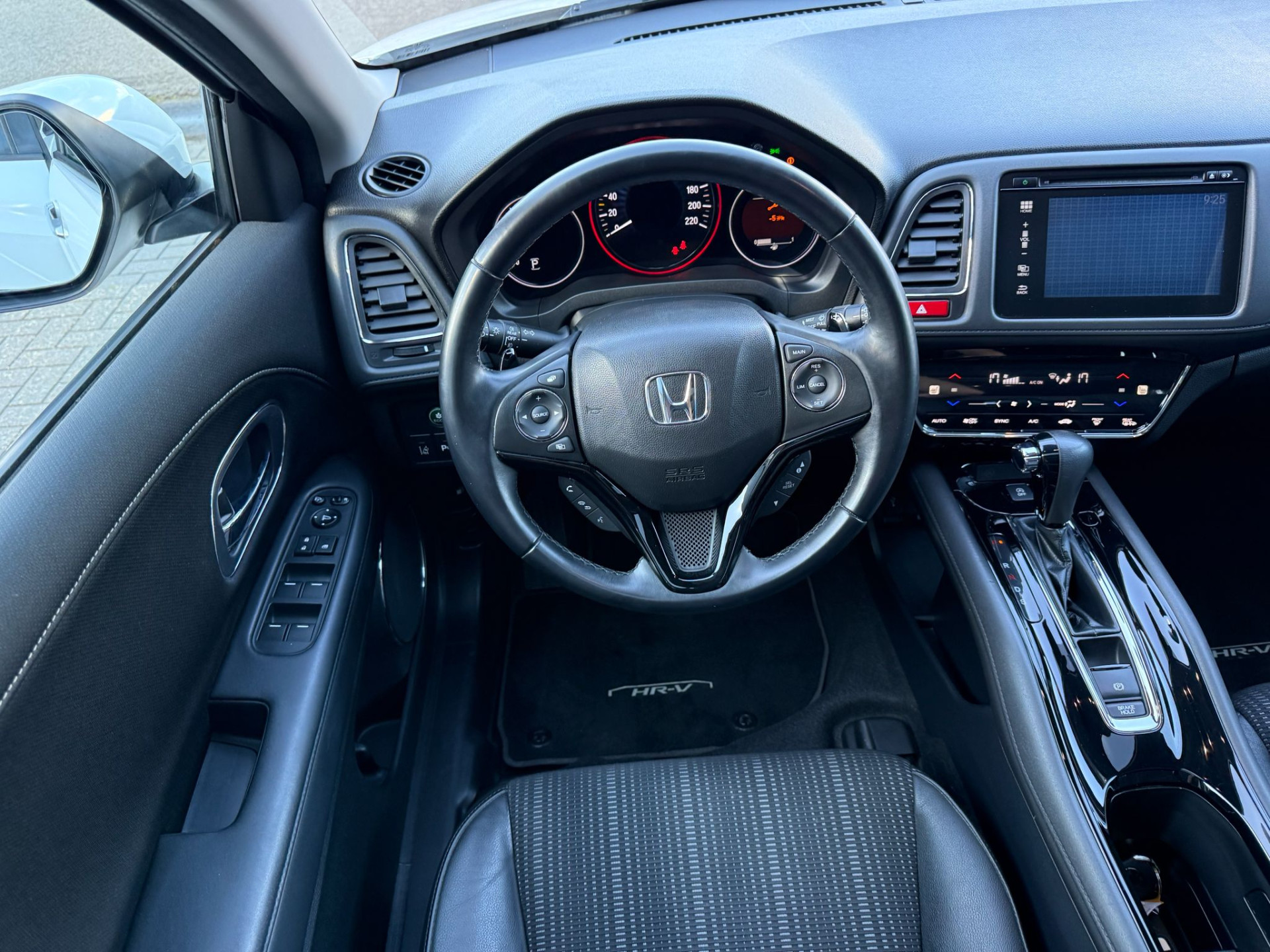 Honda HR-V 1.5 i-VTEC Executive | 1E EIGENAAR | 3/6/12MND GARANTIE | AUTOMAAT | PANO | LED | DAB | NAVI | CRUISE |