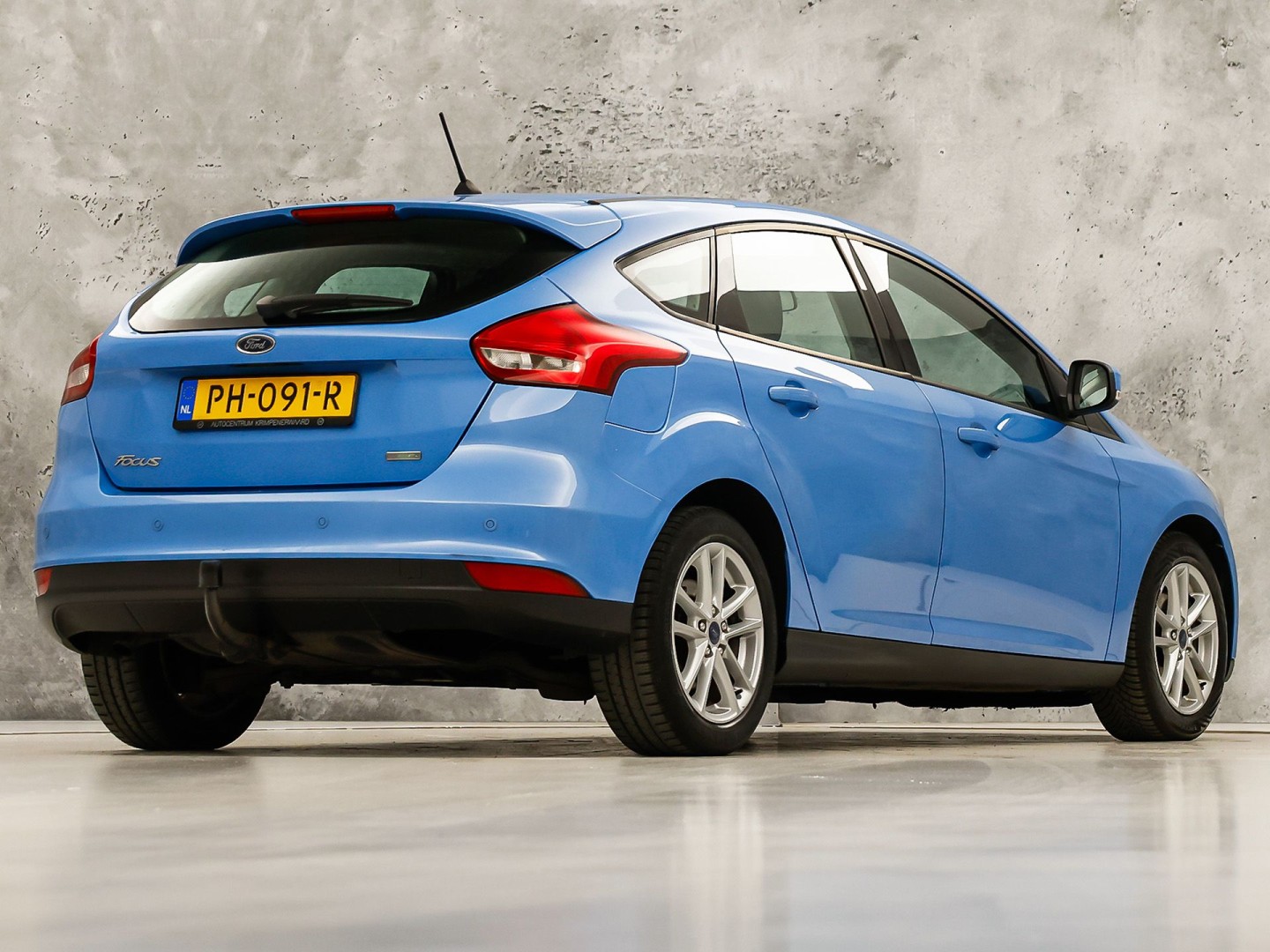 Ford Focus 1.0 Sport (NAVIGATIE, LM VELGEN, PARKEERSENSOREN, TREKHAAK, SPORTSTOELEN, CRUISE, NIEUWSTAAT)