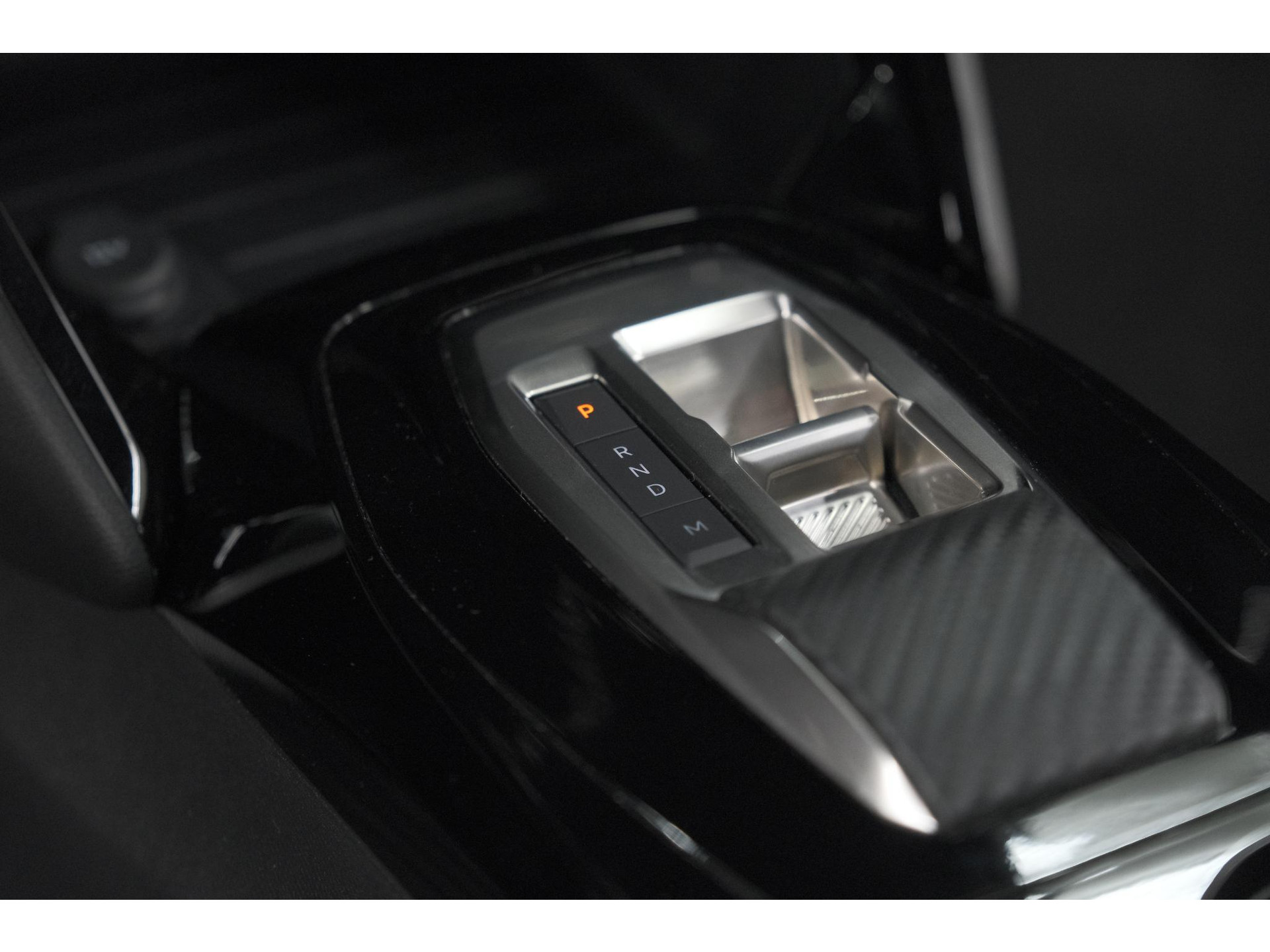 Peugeot 2008 1.2 Hybrid 145 Allure | 360 Camera | Adaptieve Cruise Control | Dodehoekdetectie | Apple Carplay