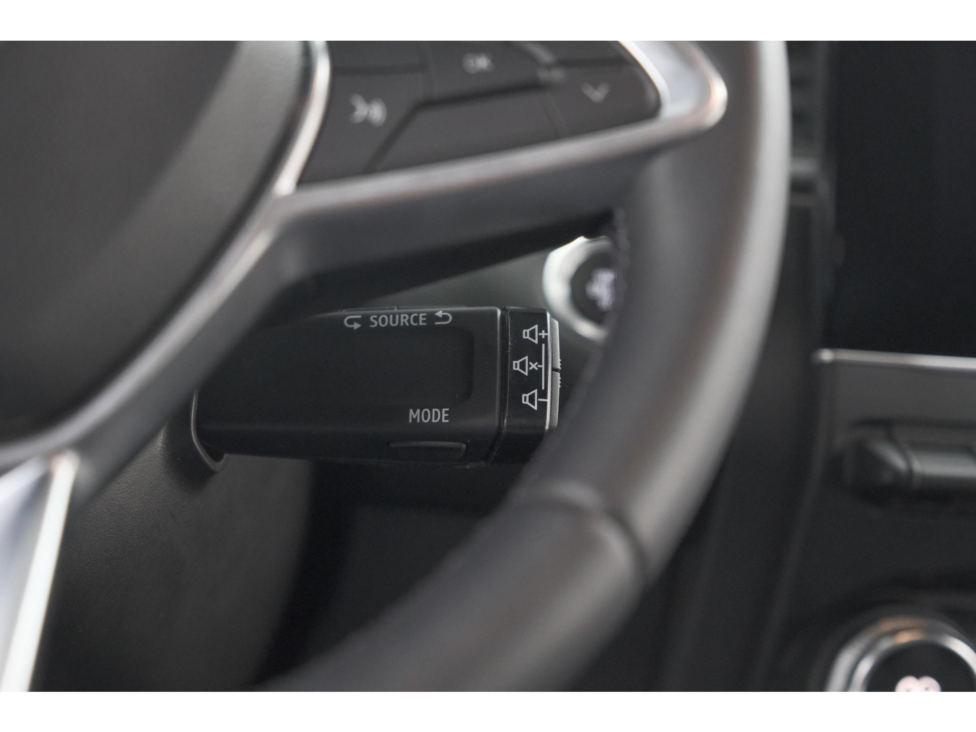 Renault Captur 1.6 E-Tech full hybrid 145 techno | Pack Full Screen | Camera | Navigatie | Allseason Banden