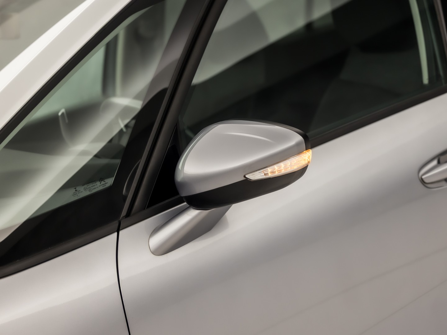 Citroën Grand C4 Picasso 1.2 PureTech Sport 7 Persoons Automaat (APPLE CARPLAY, GROOT NAVI, GETINT GLAS, TREKHAAK, SPORTSTOELEN, CAMERA, CRUISE, NIEUWE APK, NIEUWSTAAT)
