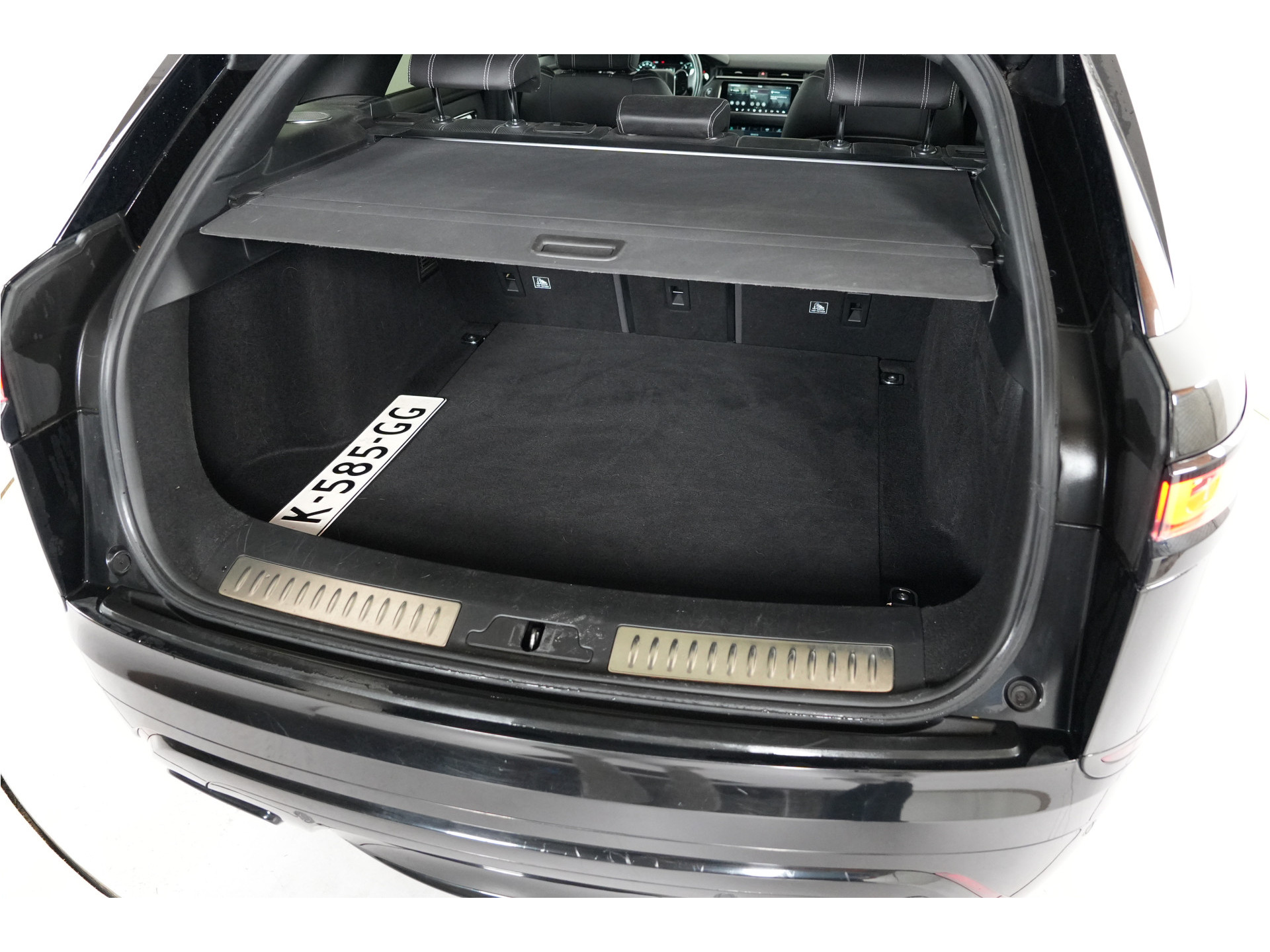 Land Rover Range Rover Velar 2.0 I4 Turbo 300 pk AWD R-Dynamic SE | Pano | Trekhaak | El. Stl. verst. | Massage | Leder | Inparkeer |e | Stl. verw. |