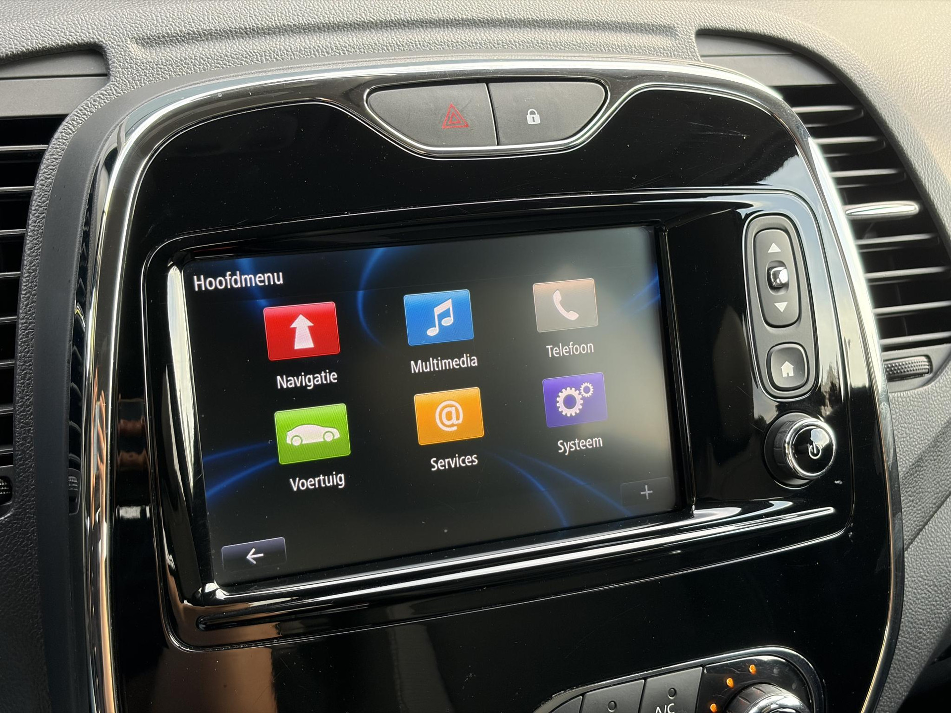 Renault Captur 1.2 TCe Dynamique ✓Navi✓Trekhaak✓Keyless✓Clima✓Cruise✓Dealer Onderhouden✓Automaat✓120pk✓Lm velgen✓Pdc✓N.A.P✓Apk tot 06-2027