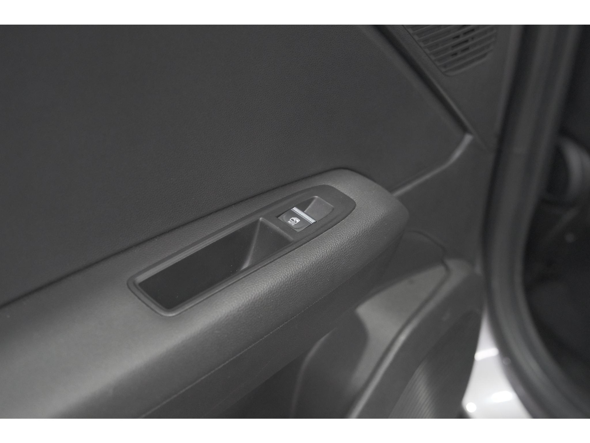 Renault Captur 1.6 E-Tech Plug-in Hybrid 160 Intens | Parkeersensoren | Apple Carplay | Navigatie | Climate Control